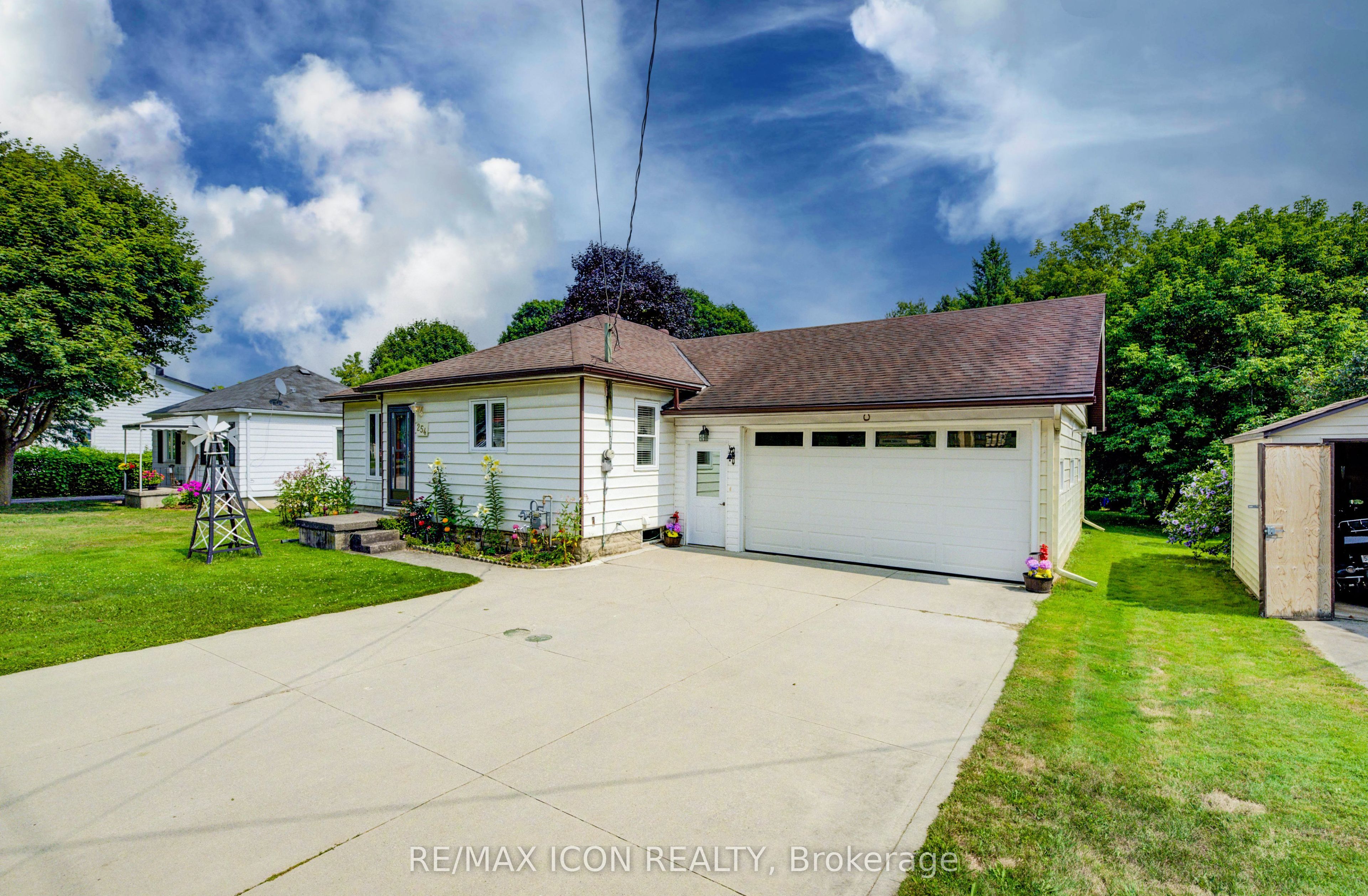 254 Wellington Street W, Wellington North, ON N0G 2L0 photo 3