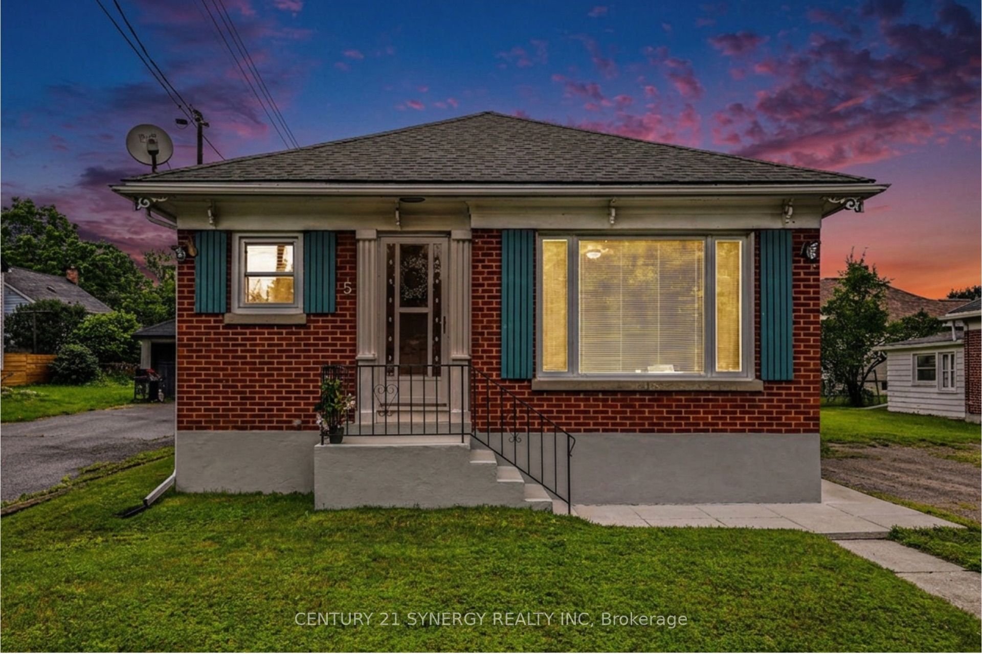 5 Queen Street, Smiths Falls, ON K7A 3N1 photo 2