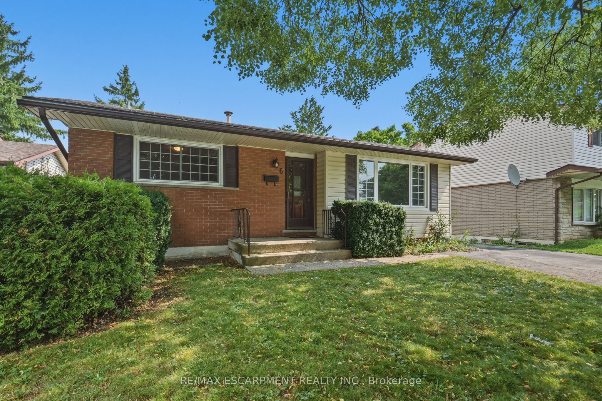 6 Caprice Court, Hamilton, ON L9C 2N5 photo 2