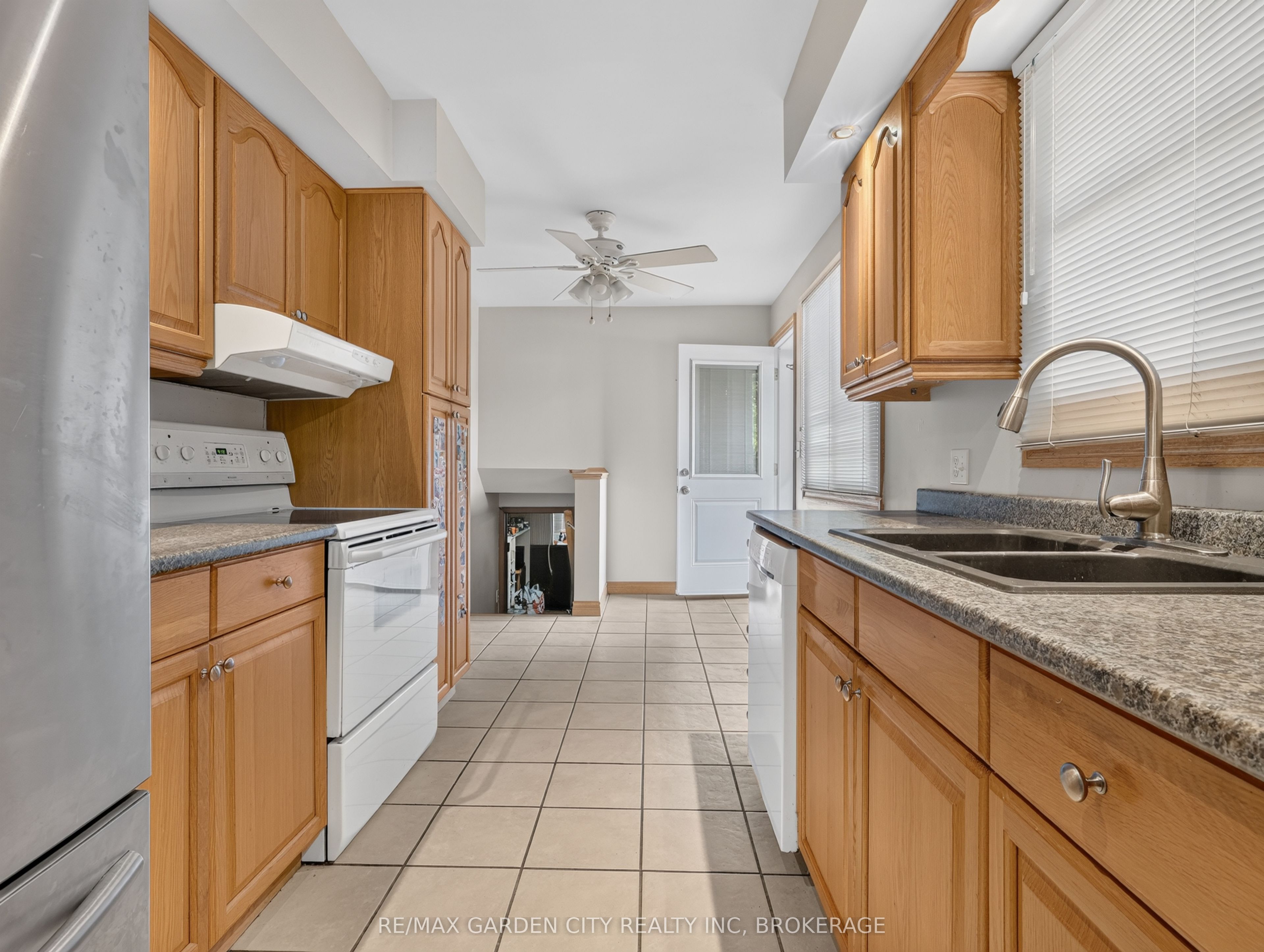 19 Black Knight Road, St. Catharines, ON L2N 3B9 photo 2