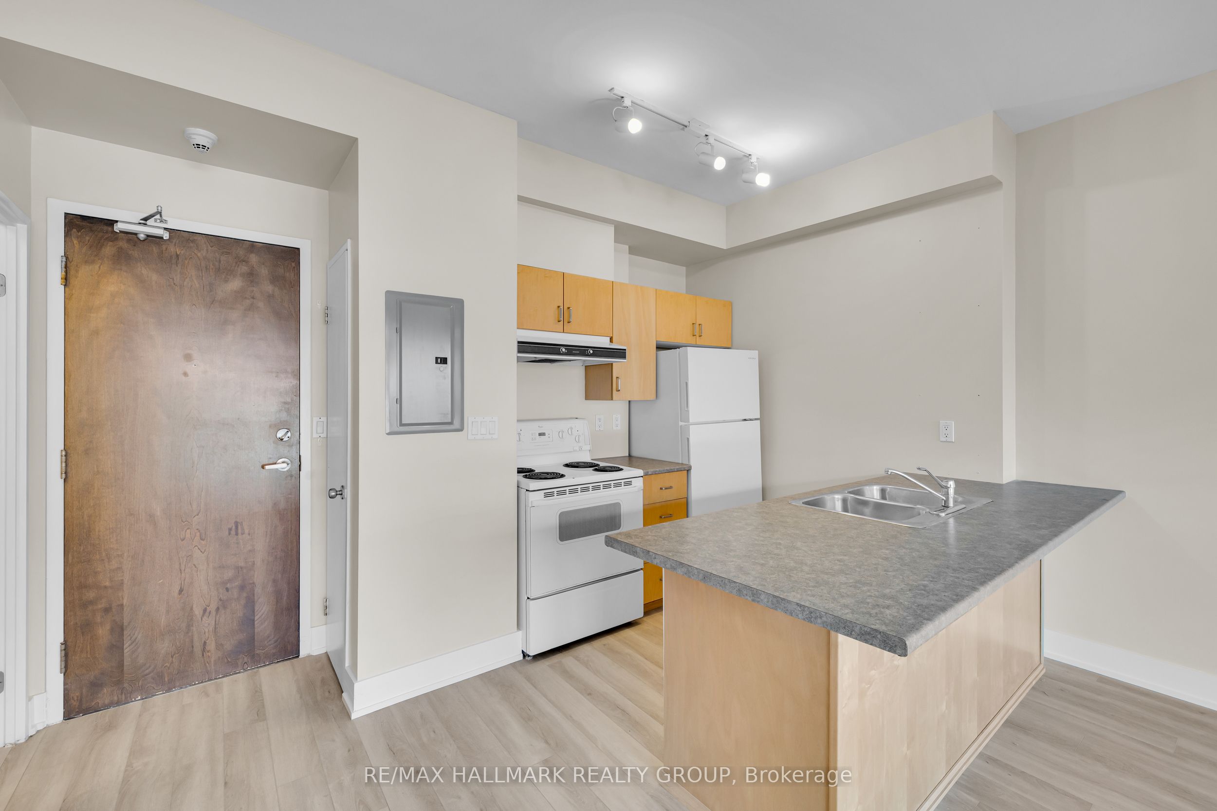180 York Street 210, Lower Town - Sandy Hill, ON K1N 1J6 photo 4