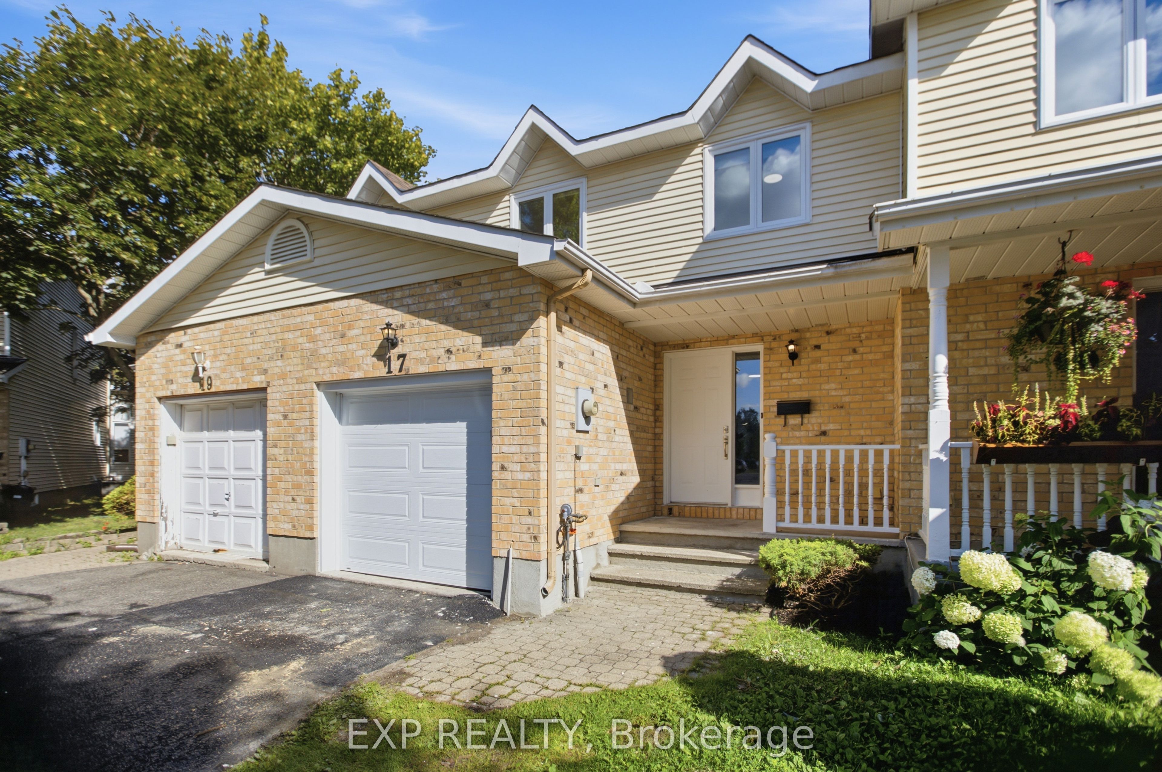 17 KATHLEEN Crescent, Stittsville - Munster - Richmond, ON K2S 1L5