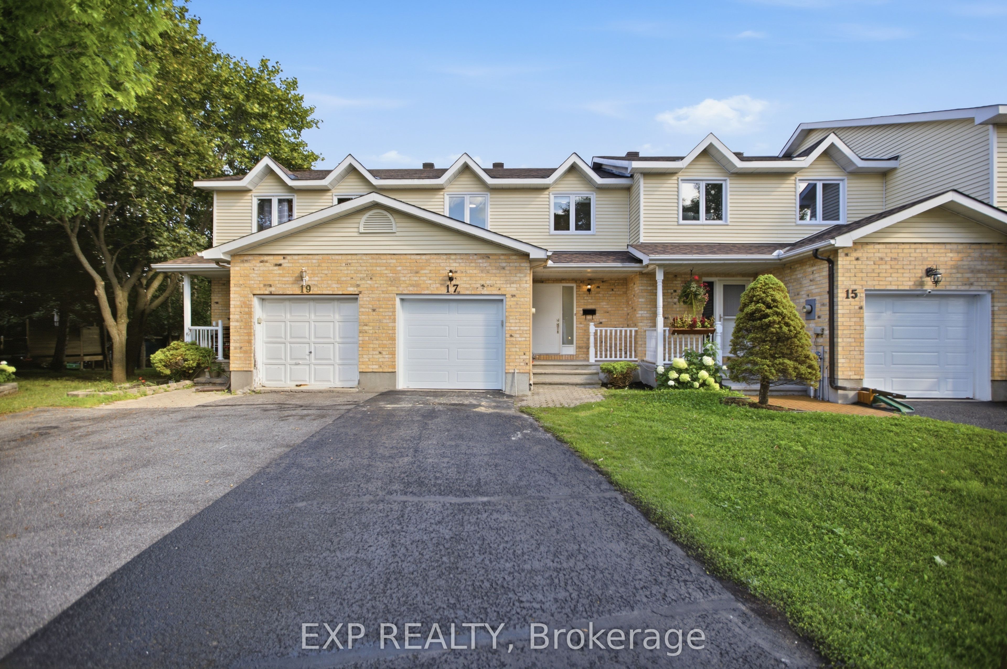 17 KATHLEEN Crescent, Stittsville - Munster - Richmond, ON K2S 1L5 photo 2