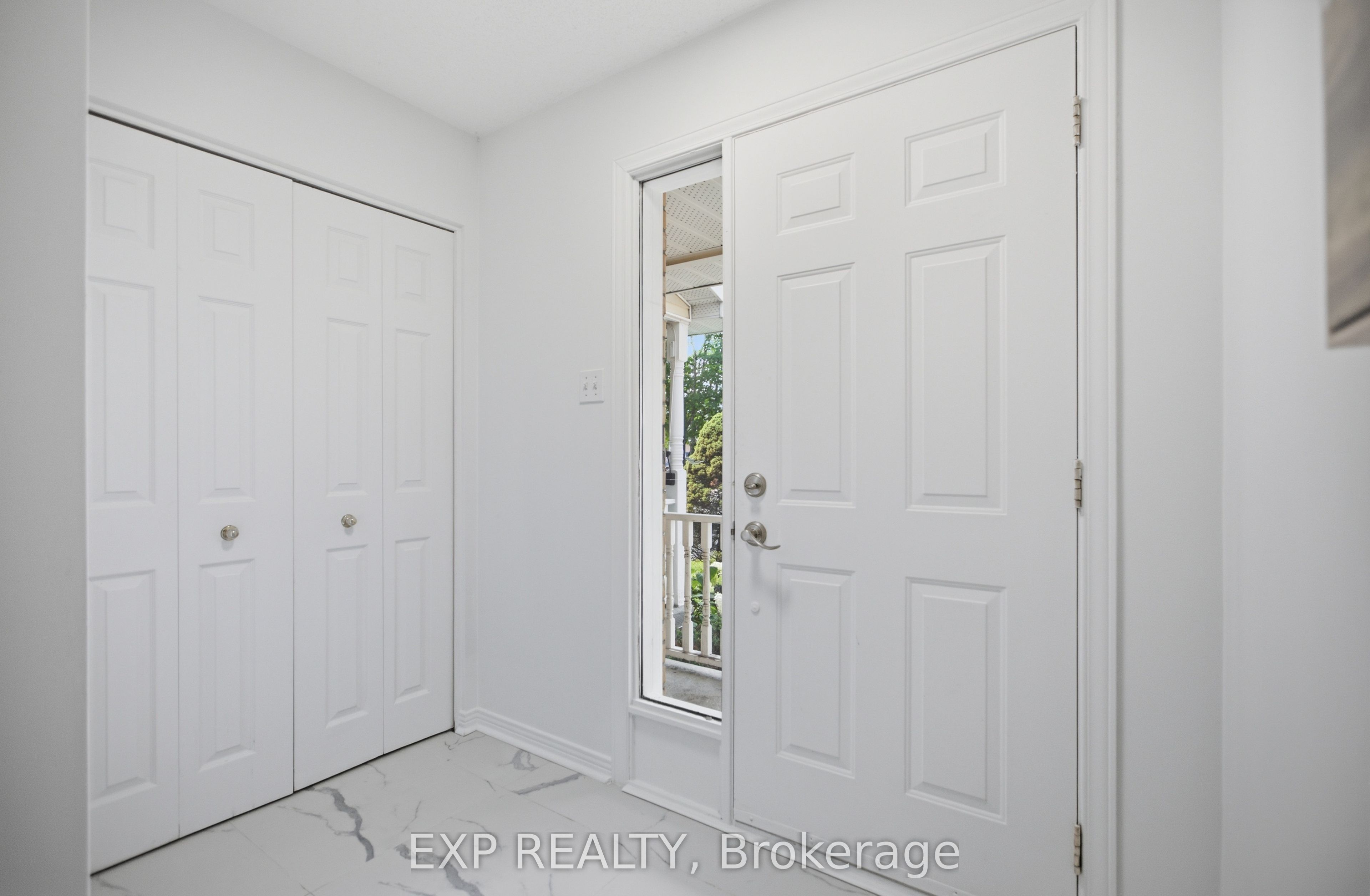 17 KATHLEEN Crescent, Stittsville - Munster - Richmond, ON K2S 1L5 photo 4