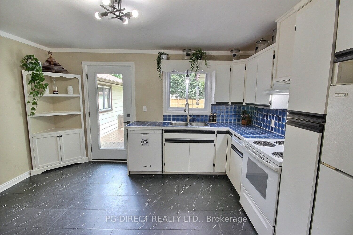 2402 Hamilton Road, Quinte West, ON K8V 5P8 photo 5