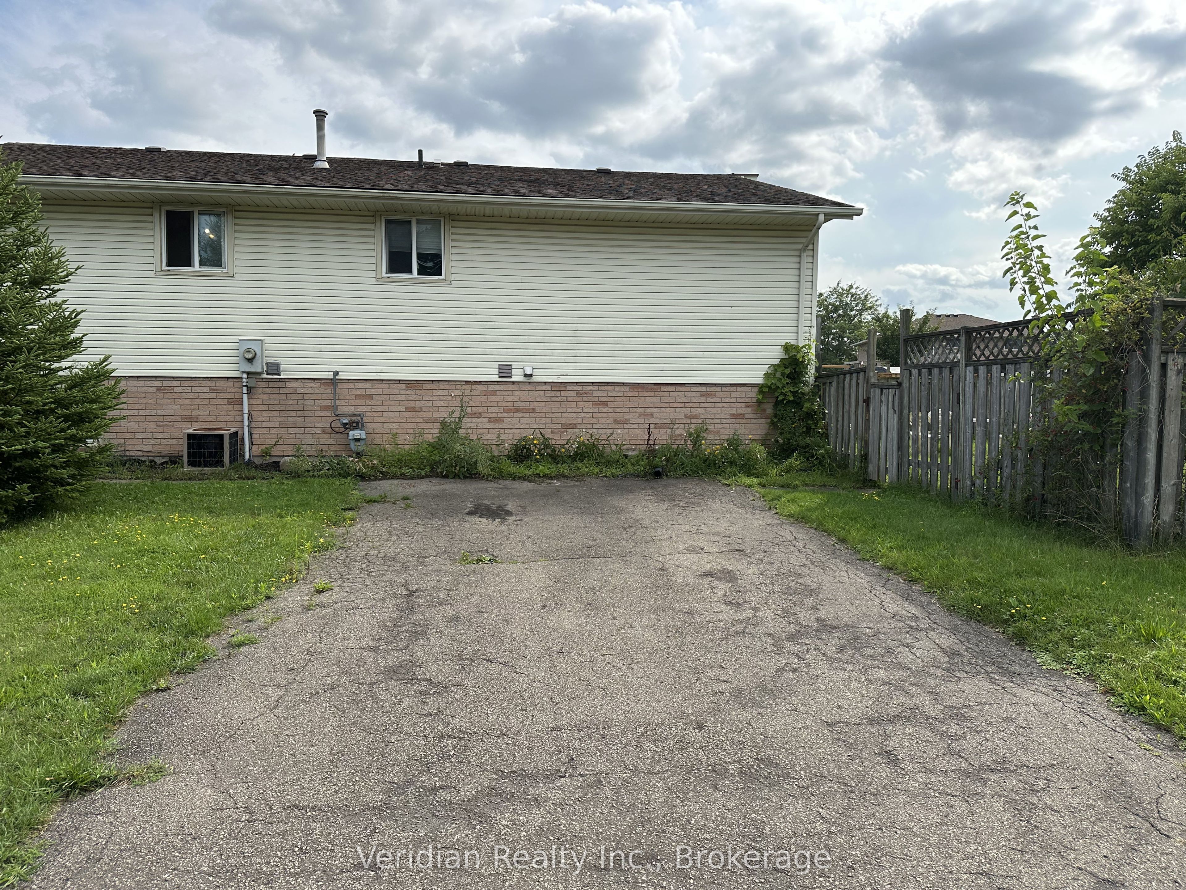 95 Northwood Drive, Welland, ON L3C 6S2 photo 2