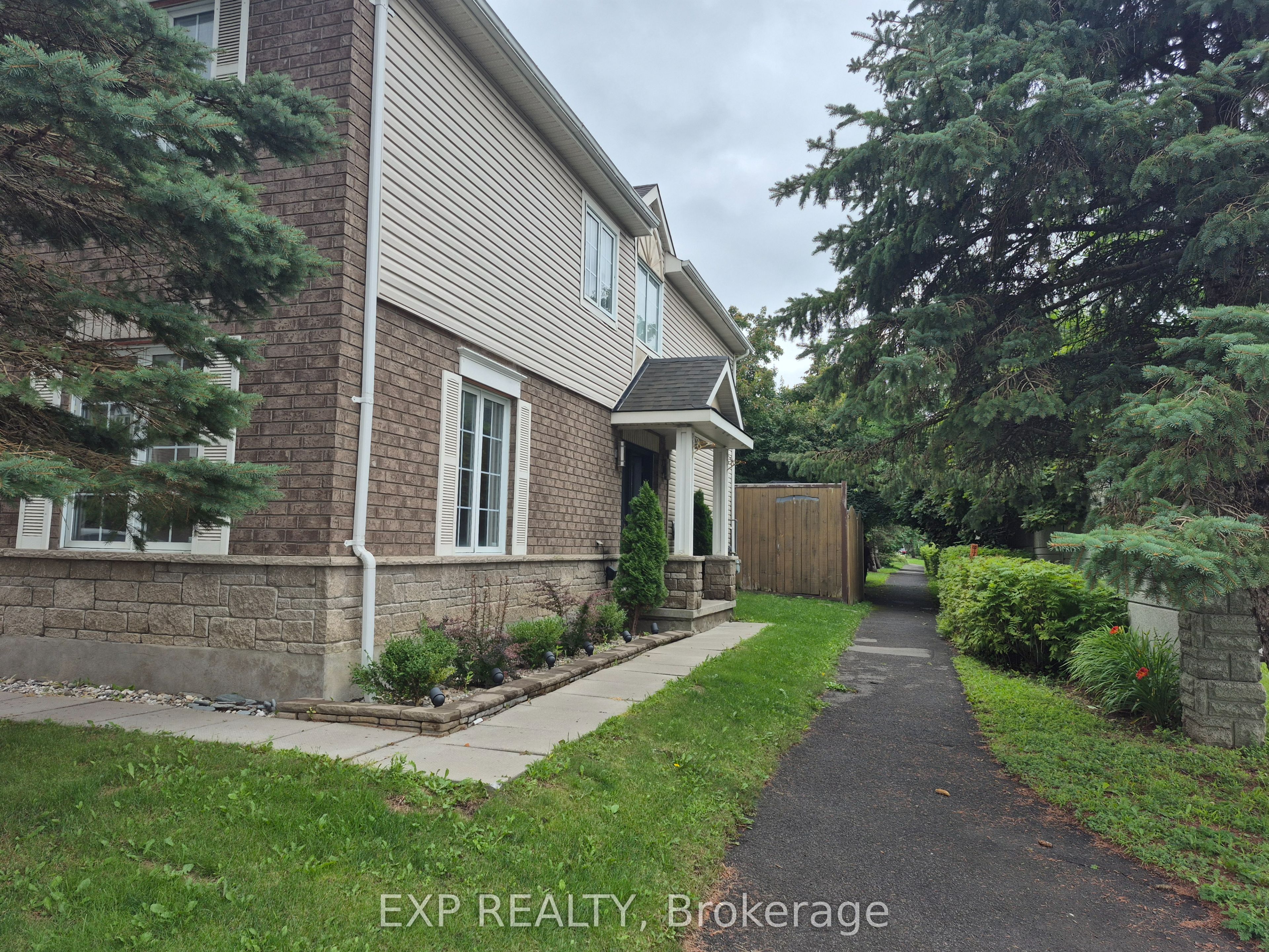 2 Maple Park Private, Blossom Park - Airport and Area, ON K1T 4A6 photo 2