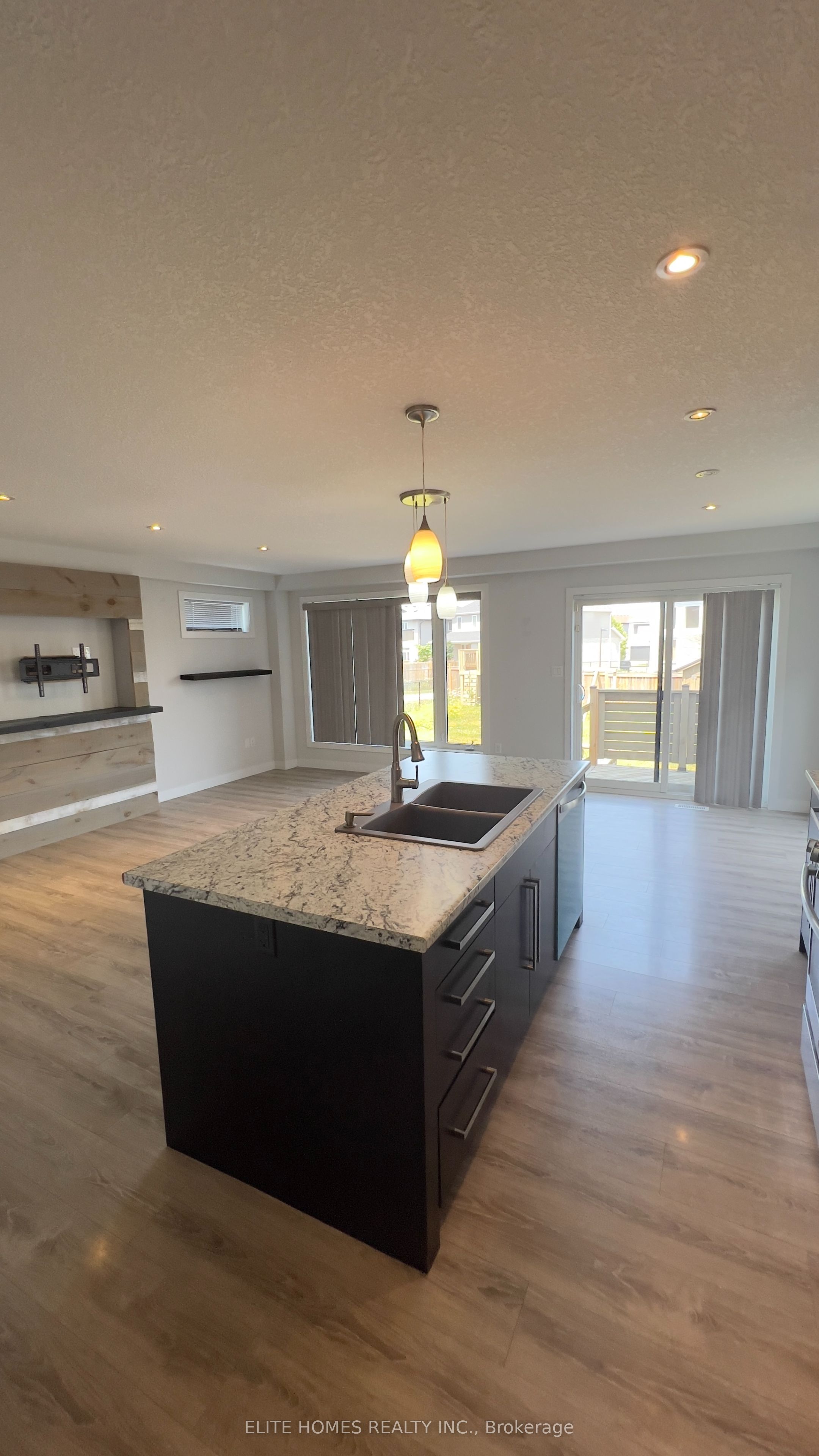 1942 Foxridge Crescent, London North, ON N6G 0L8