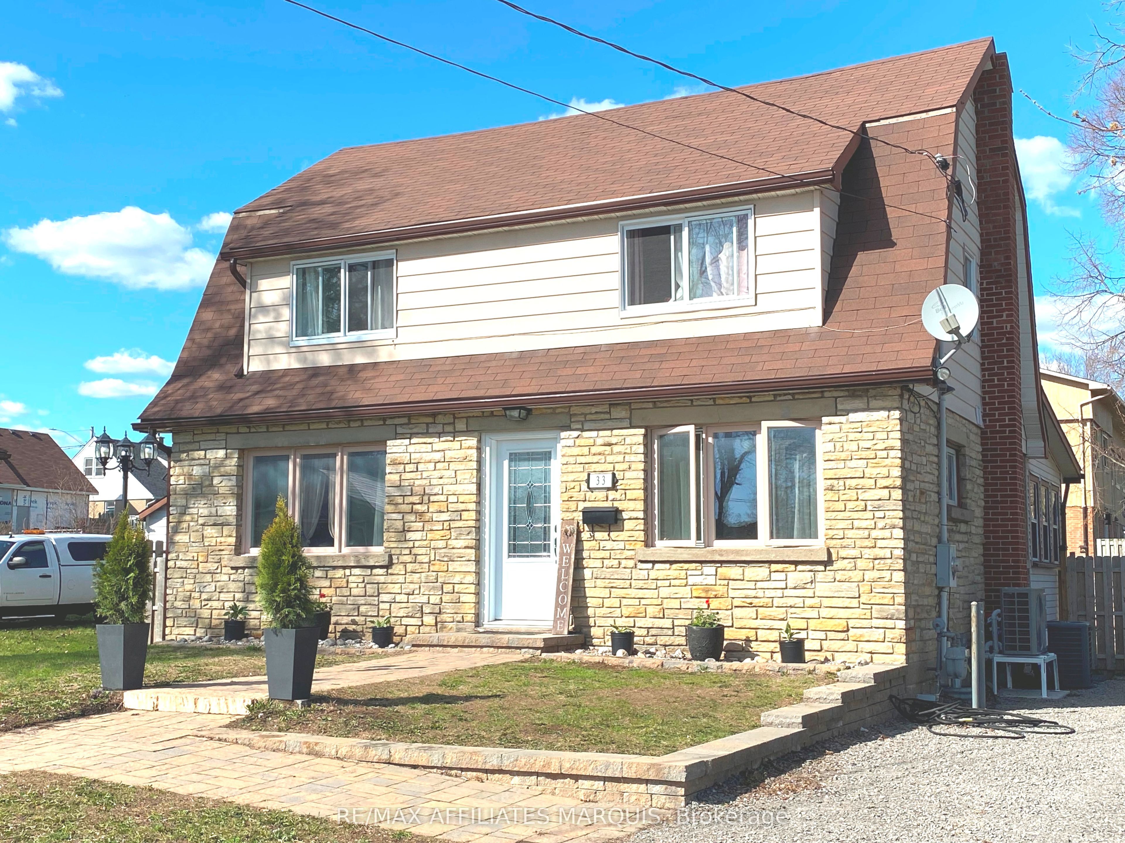 33 S Mary Street, Smiths Falls, ON K7A 3R2 photo 2