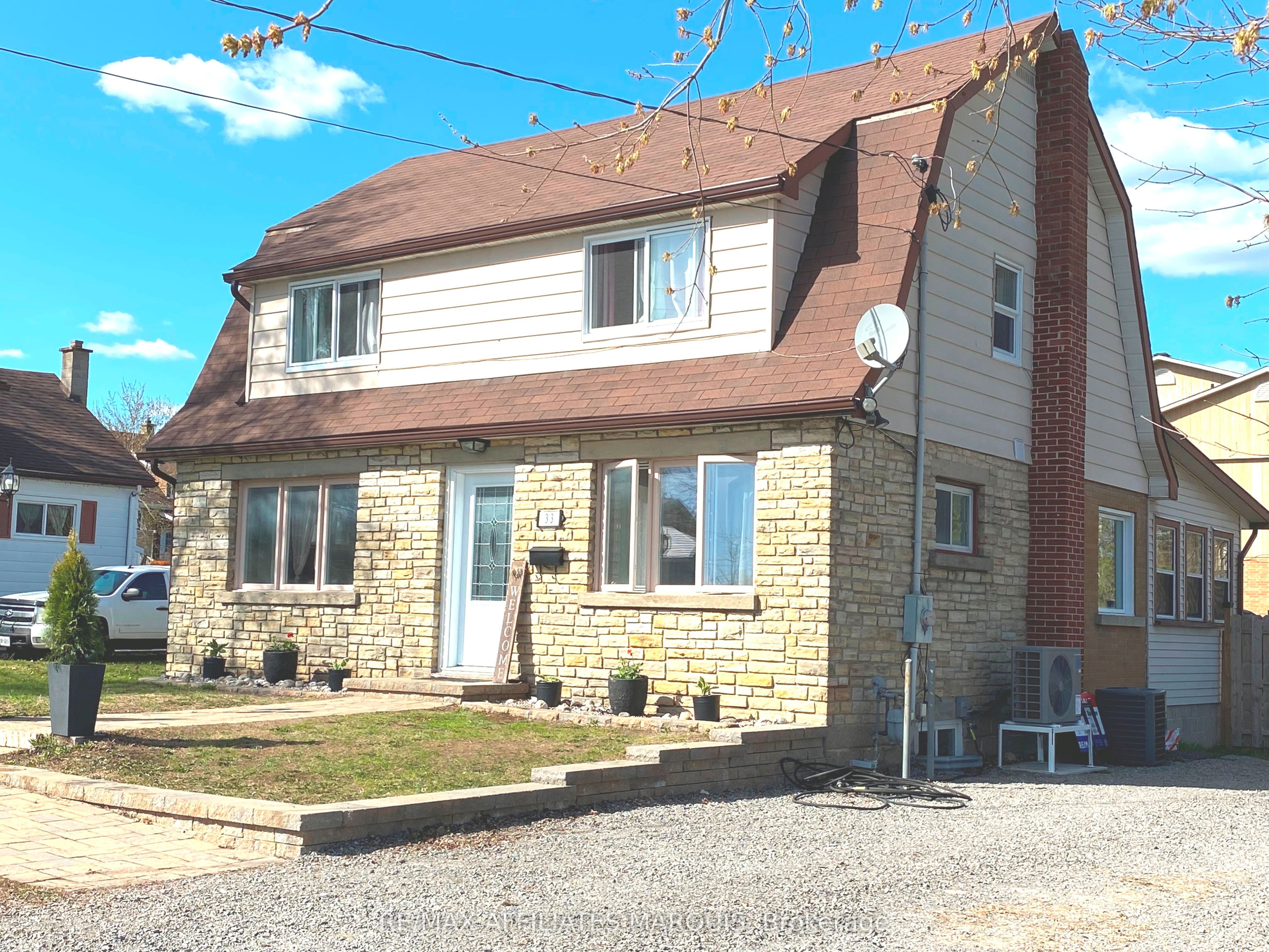 33 S Mary Street, Smiths Falls, ON K7A 3R2 photo 3