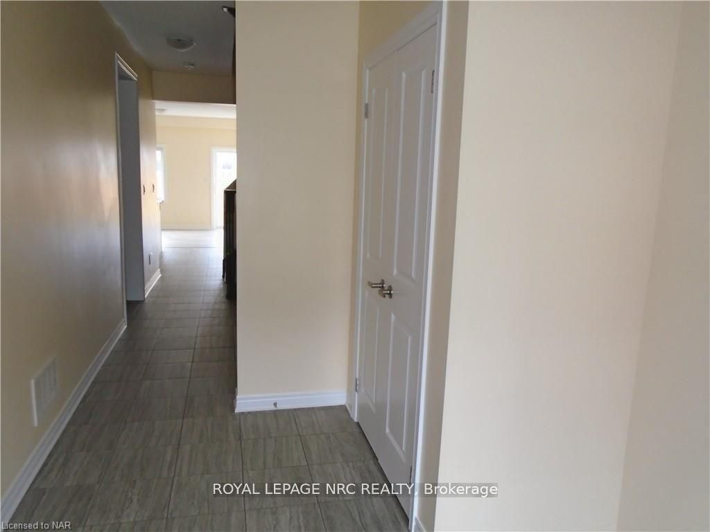 37 Sparkle Drive, Thorold, ON L2V 0H2 photo 2