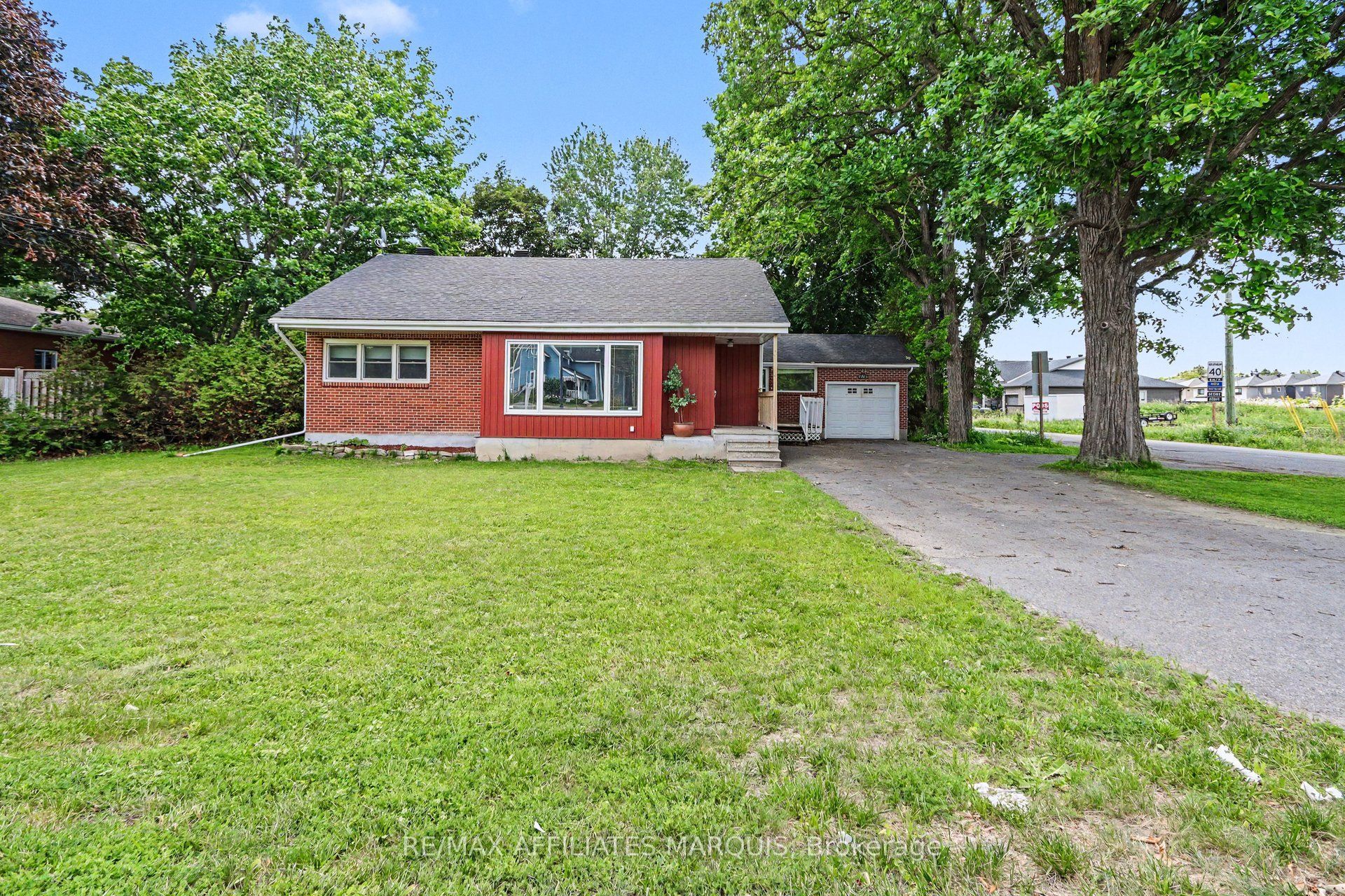 6036 Perth Street, Stittsville - Munster - Richmond, ON K0A 2Z0