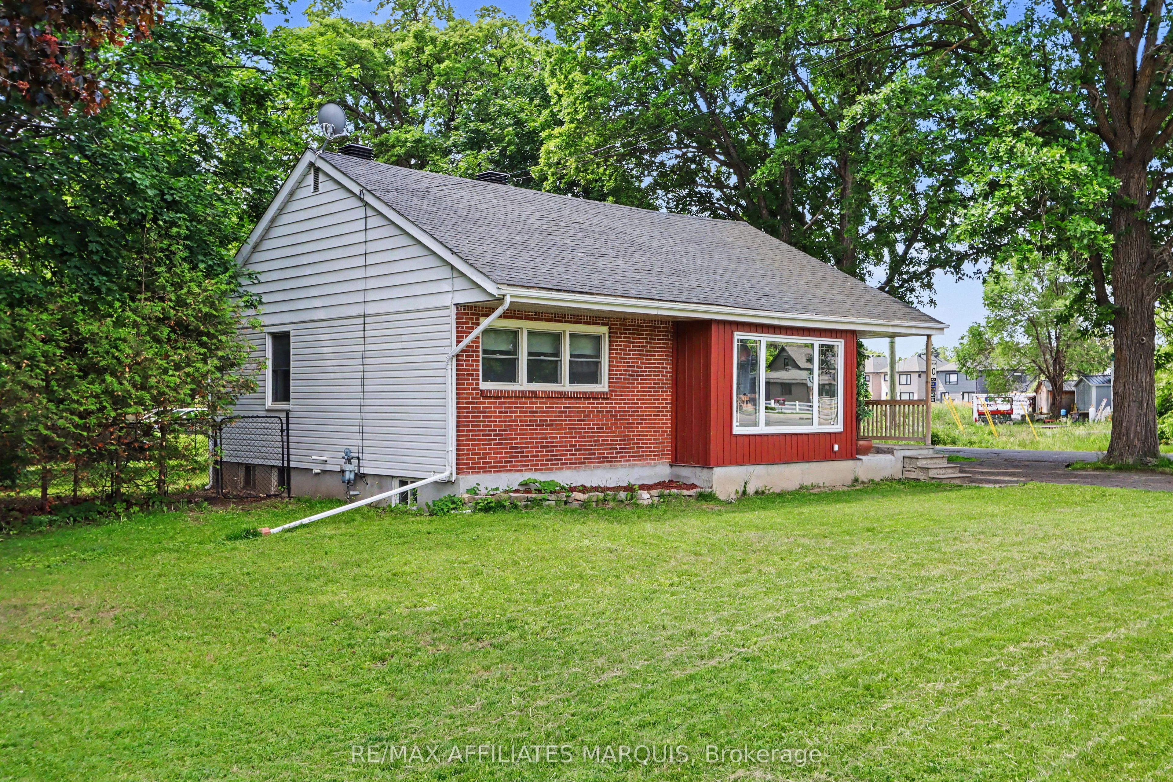 6036 Perth Street, Stittsville - Munster - Richmond, ON K0A 2Z0 photo 3