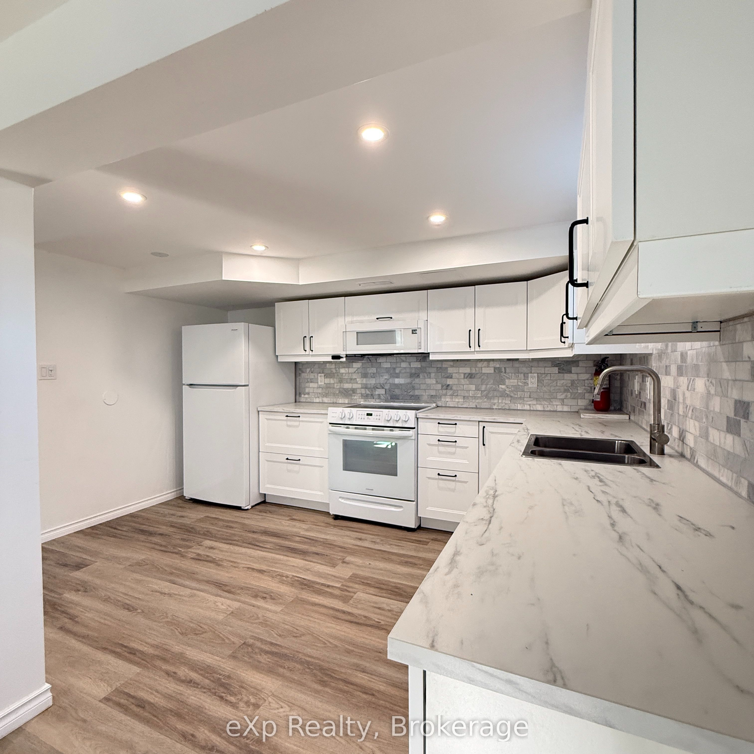 16 Orchard View Drive, Quinte West, ON K8V 5M8 photo 2