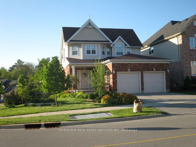 2 Woodcrest Court, Kitchener, ON N2P 2K1