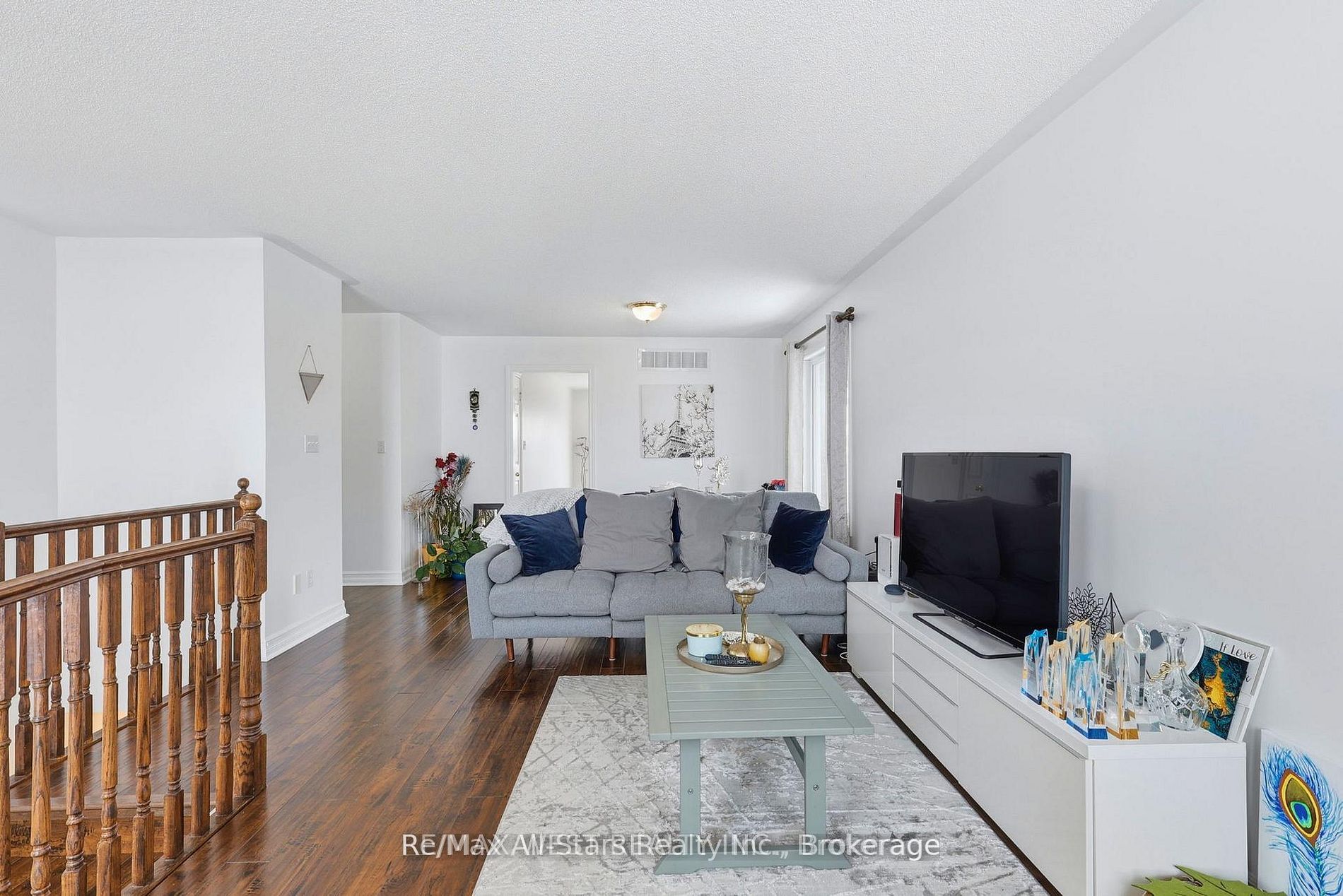 20 Eakins Crescent, Kawartha Lakes, ON K9V 6J9 photo 4