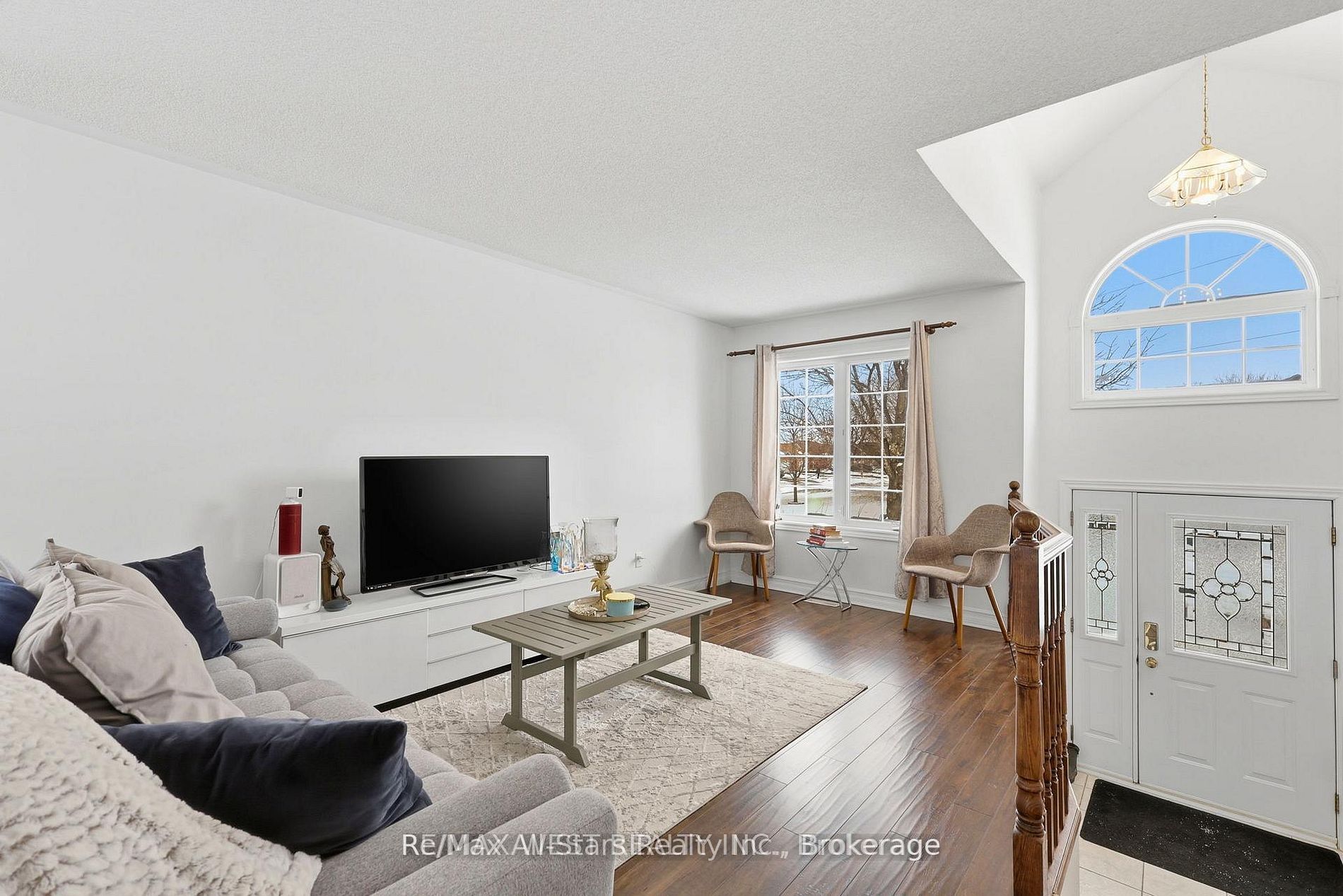 20 Eakins Crescent, Kawartha Lakes, ON K9V 6J9 photo 5