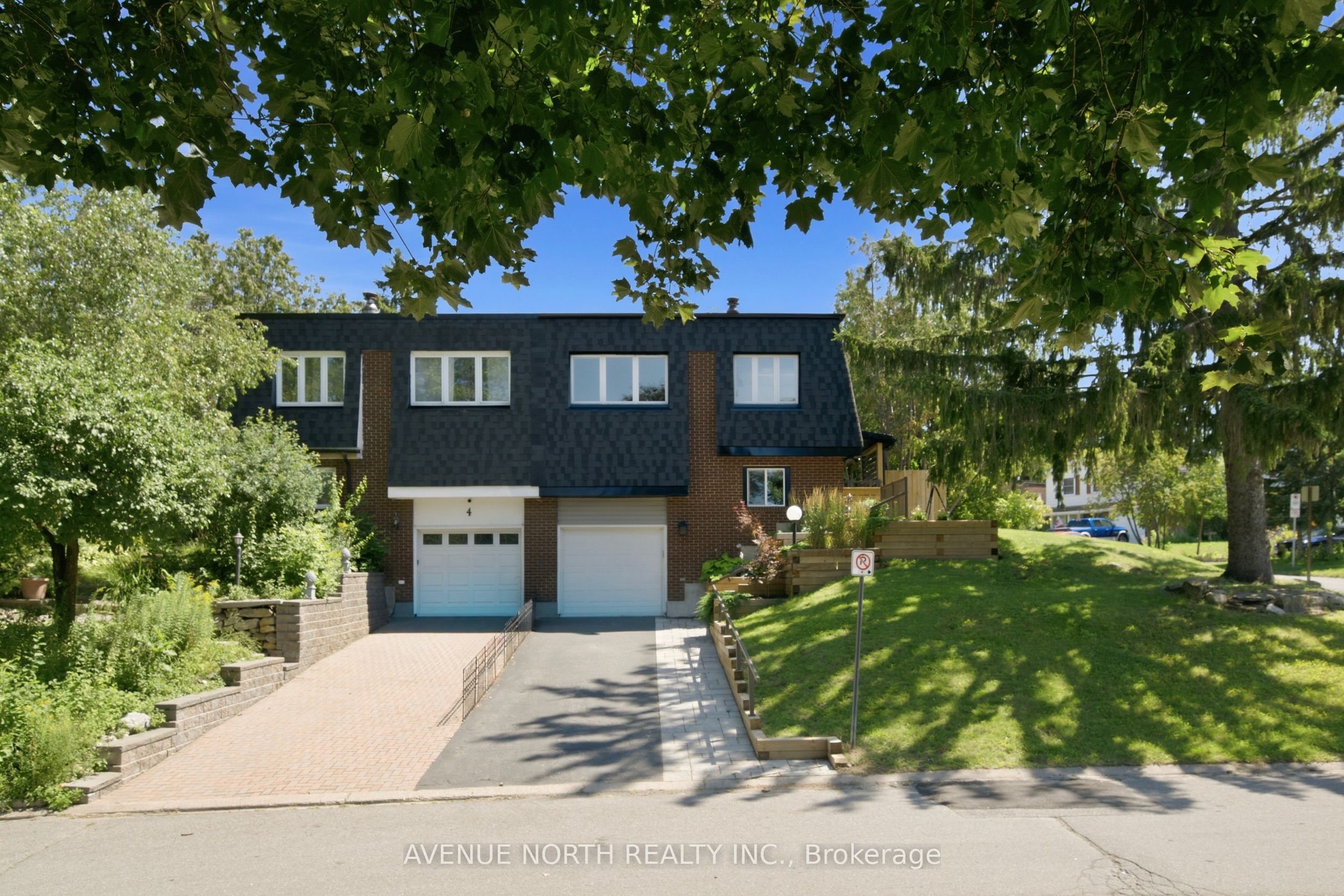 2 OBERON Street, Bells Corners and South to Fallowfield, ON K2H 7X7 photo 3