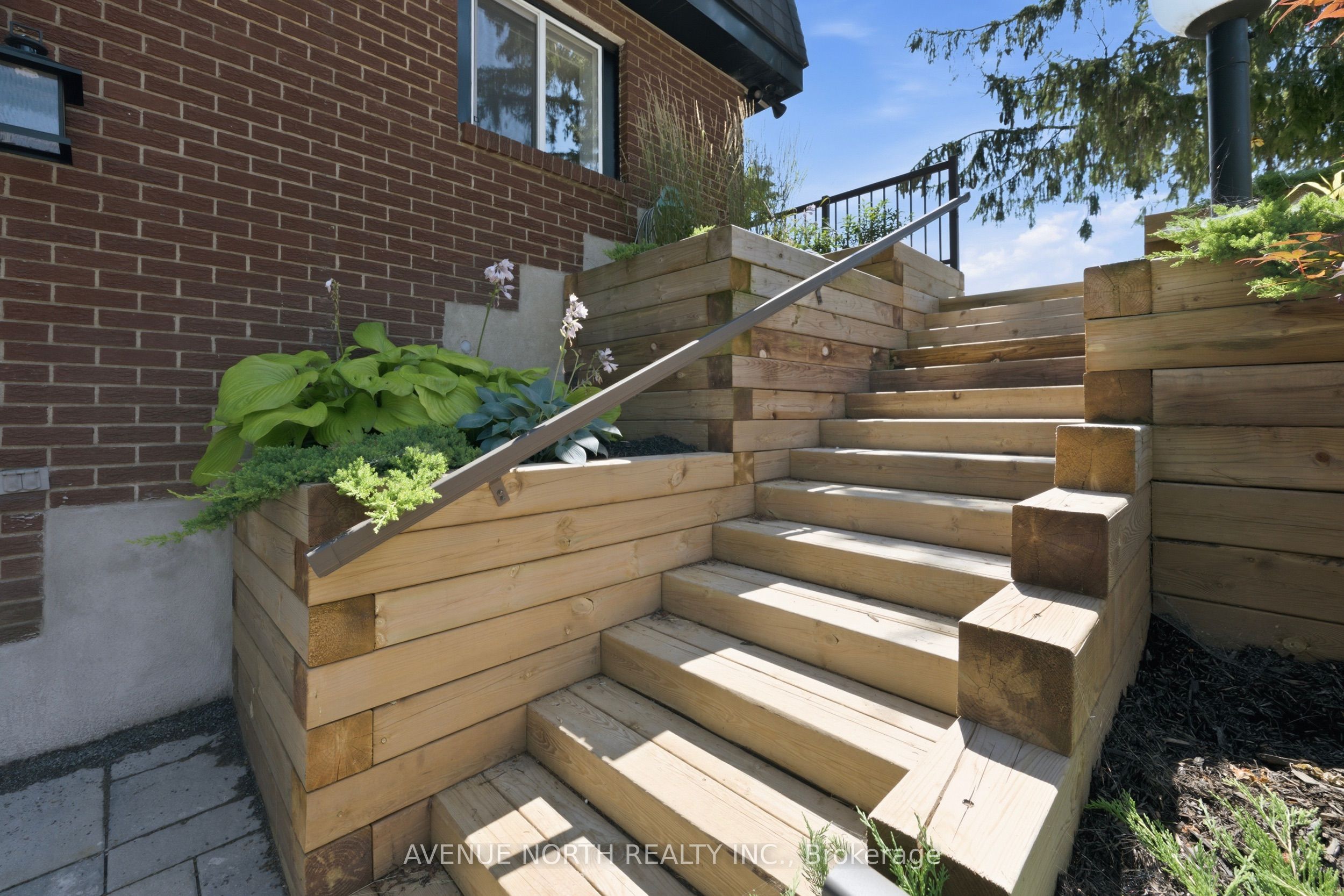 2 OBERON Street, Bells Corners and South to Fallowfield, ON K2H 7X7 photo 4
