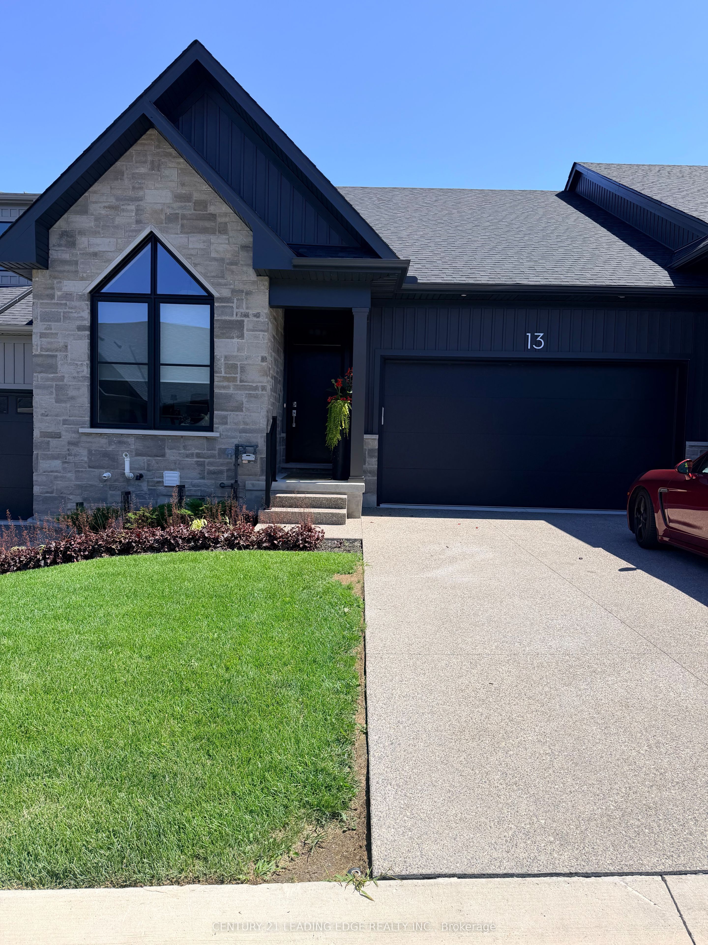 205 St Davids Road 13, Thorold, ON L2V 0N6 photo 2