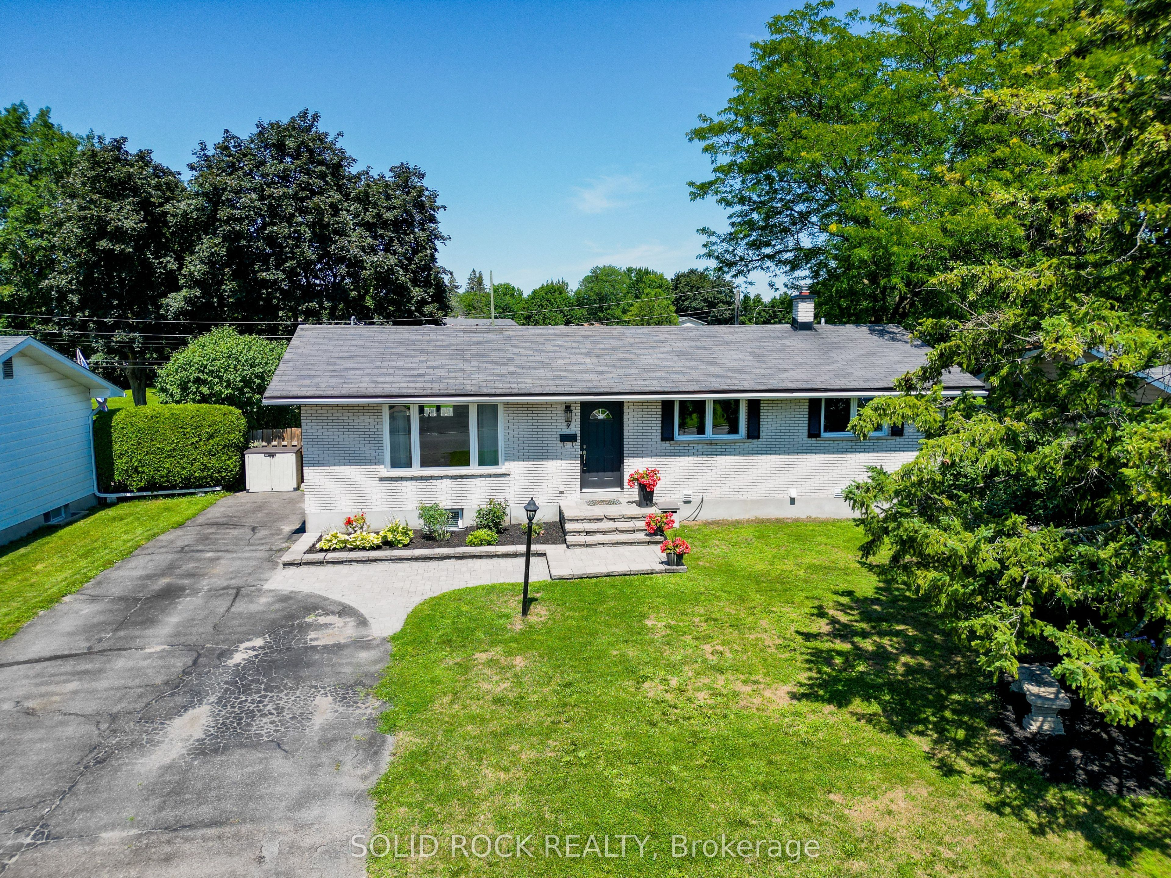 9 Stanwood Drive, Meadowlands - Crestview and Area, ON K2G 2Z1