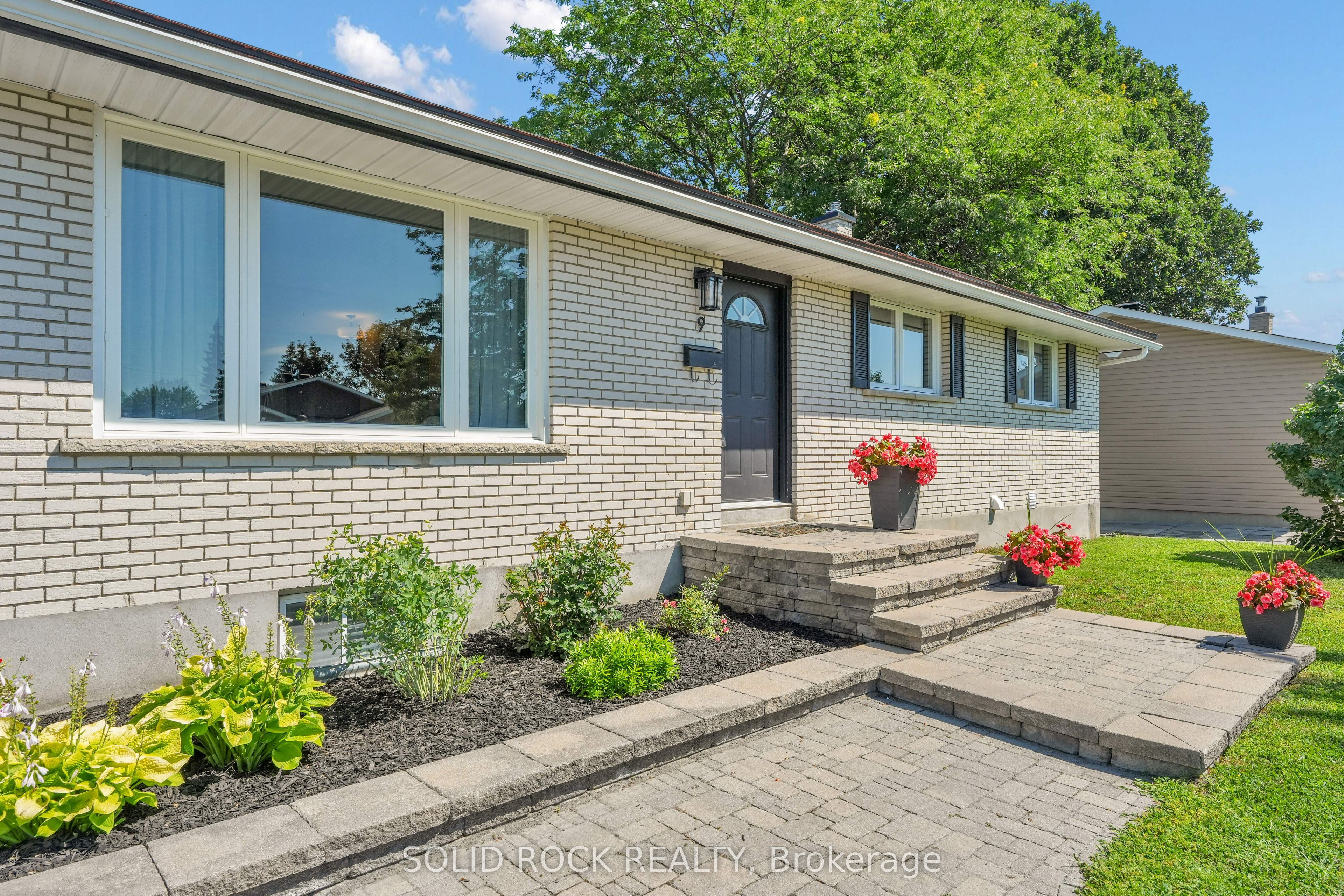 9 Stanwood Drive, Meadowlands - Crestview and Area, ON K2G 2Z1 photo 2