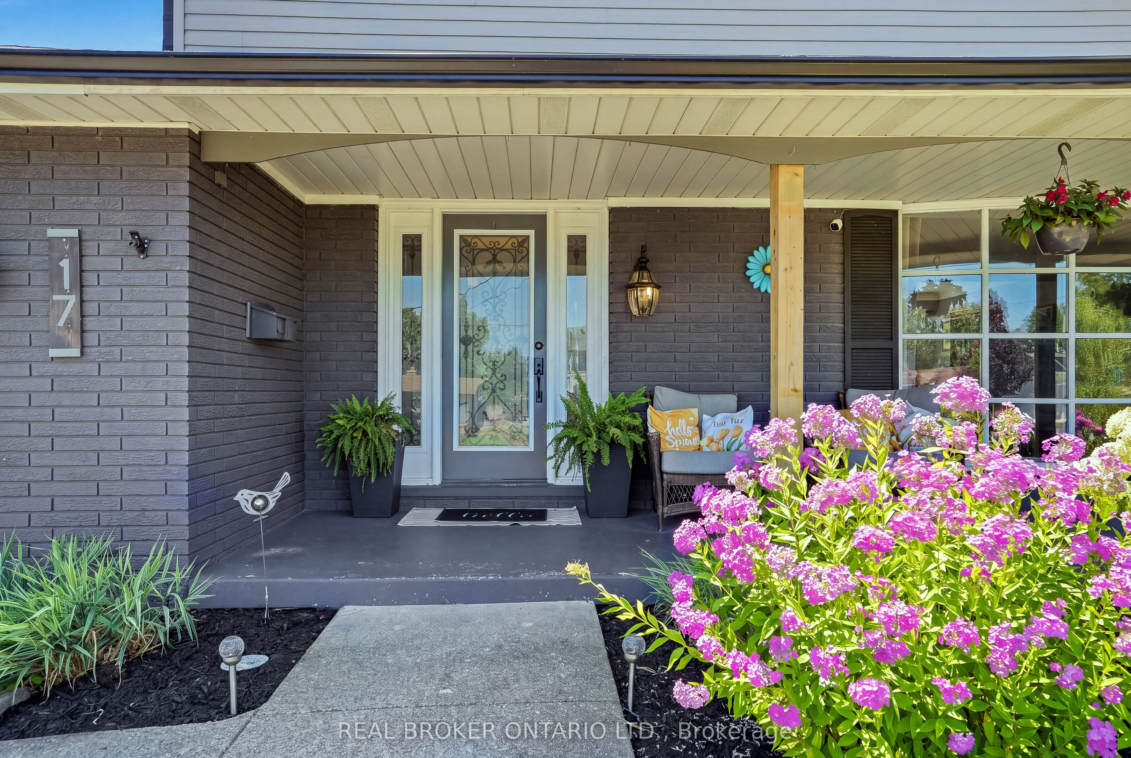 17 Lindbergh Drive, Fort Erie, ON L2A 2Z5 photo 3