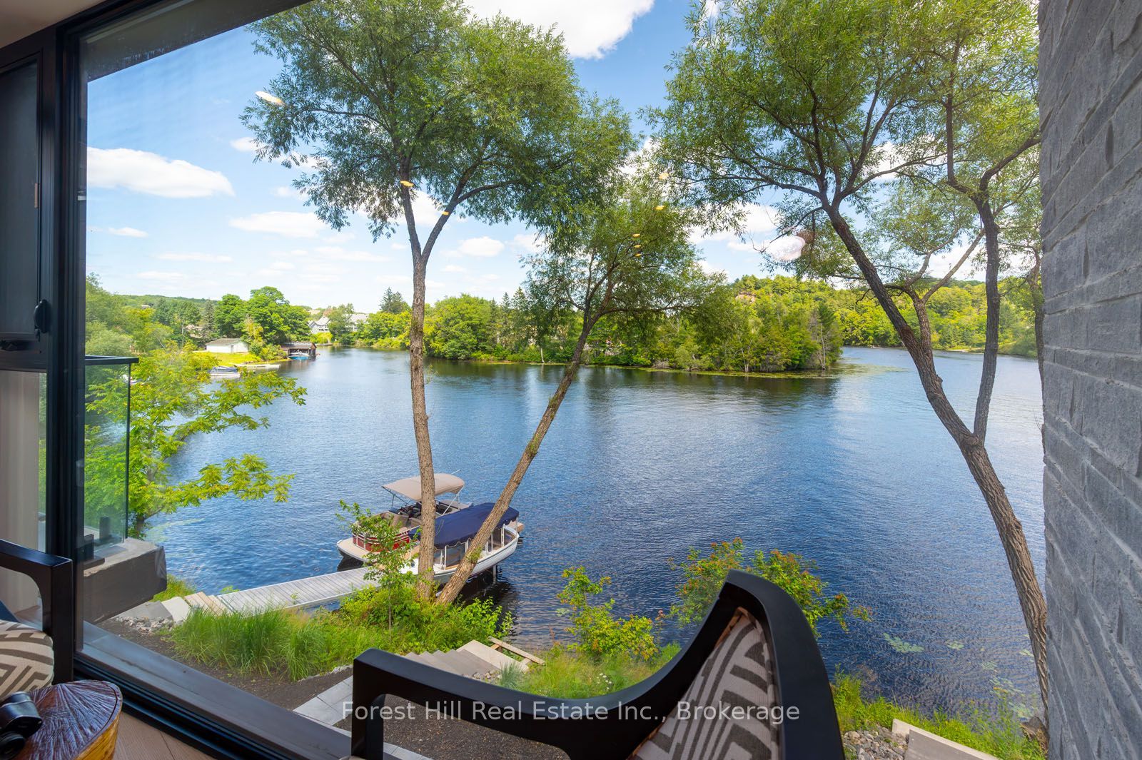 32 Brunel Road S 202, Huntsville, ON P1H 1P5