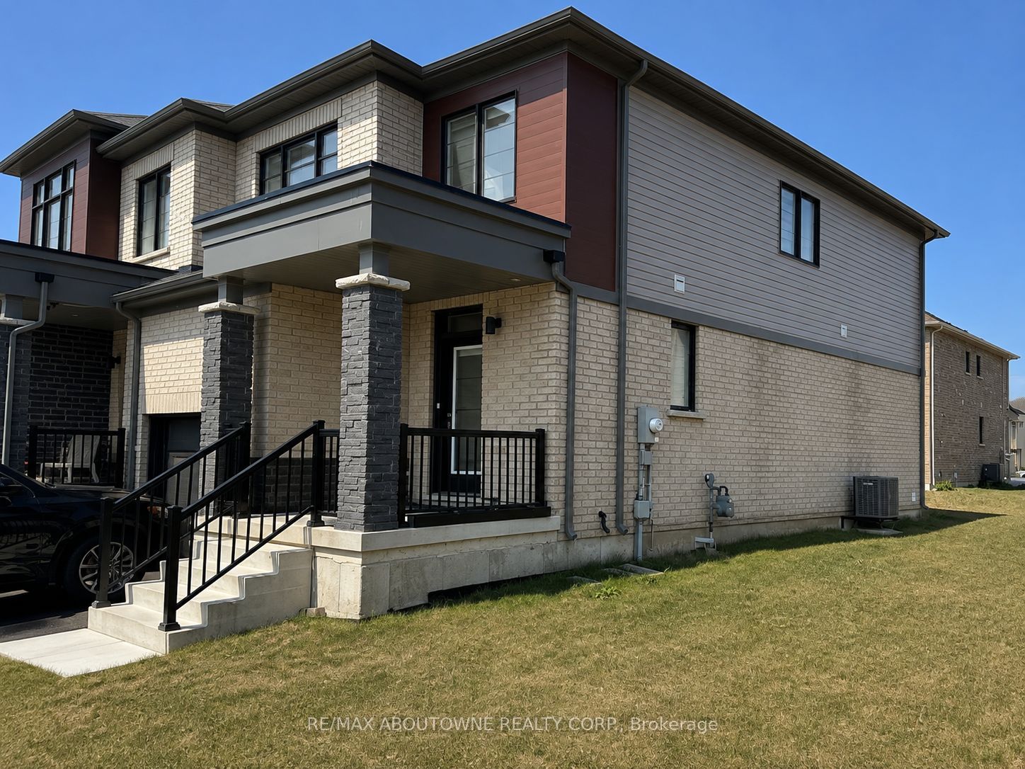 94 Granville Crescent, Haldimand, ON N3W 0J8 photo 2