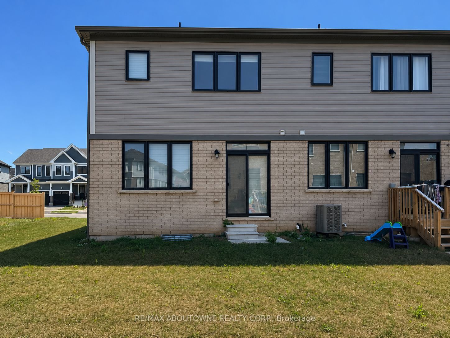 94 Granville Crescent, Haldimand, ON N3W 0J8 photo 3