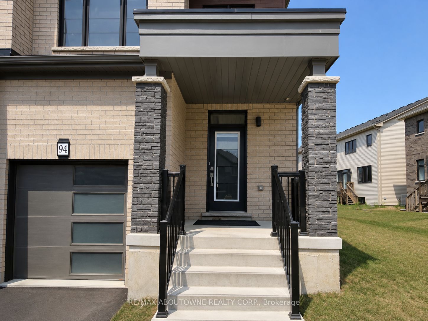 94 Granville Crescent, Haldimand, ON N3W 0J8 photo 4
