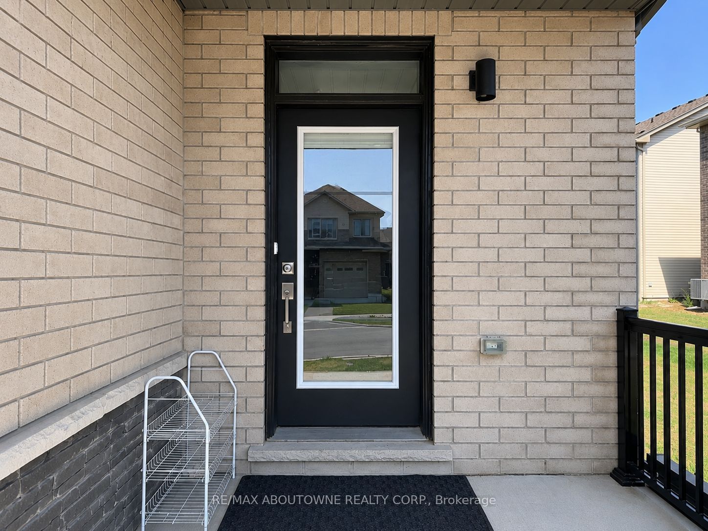 94 Granville Crescent, Haldimand, ON N3W 0J8 photo 5