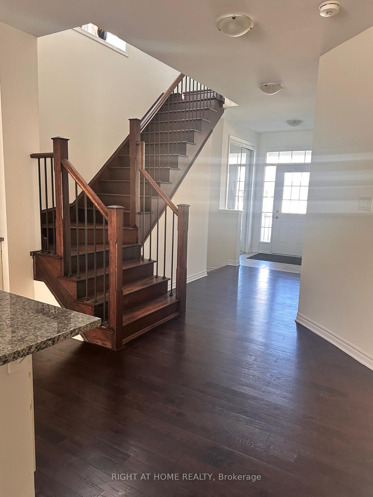516 Equestrian Way, Cambridge, ON N3E 0B5 photo 3