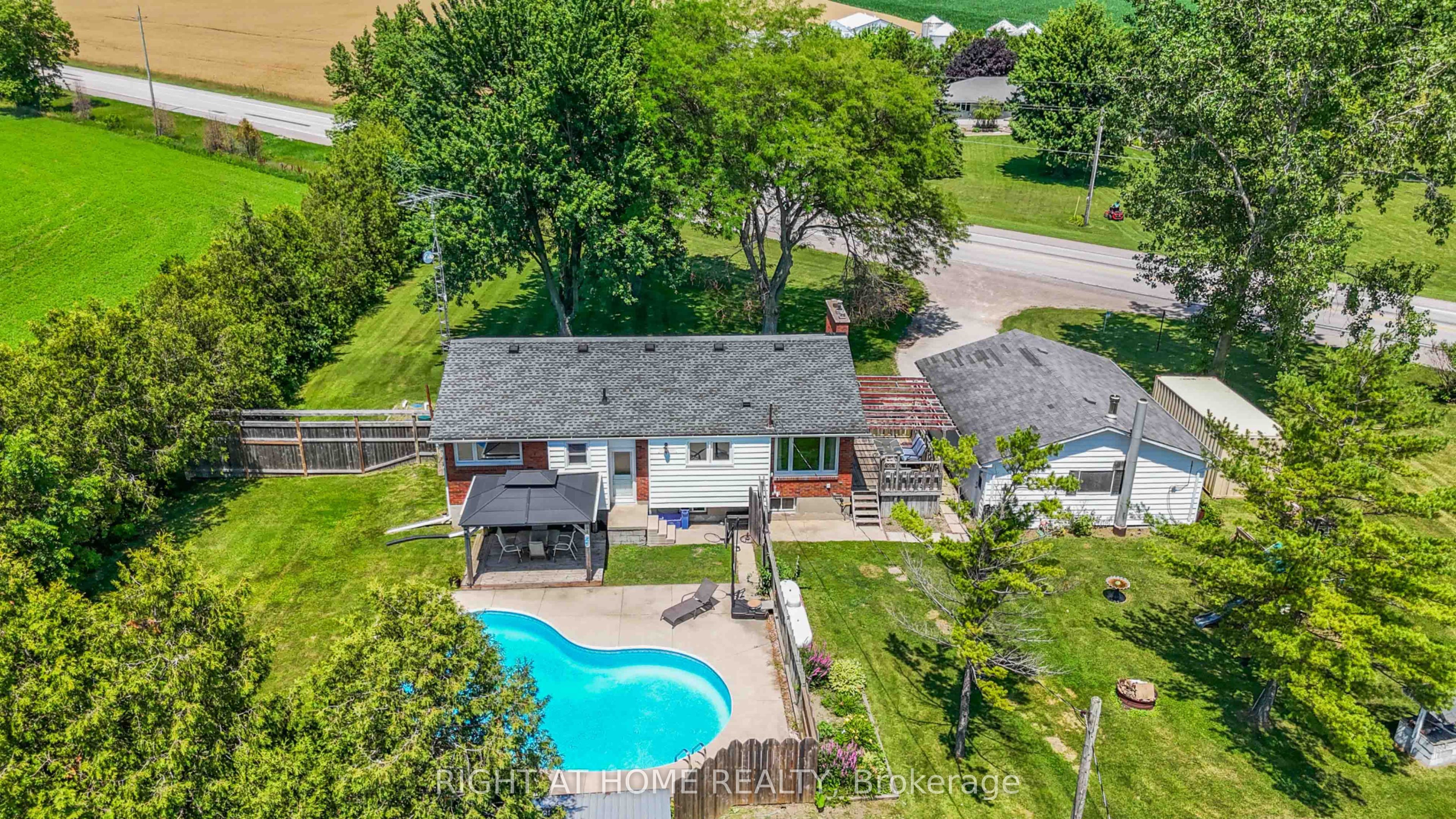 1933 Plank Rd Road, St. Clair, ON N7T 7H5 photo 2