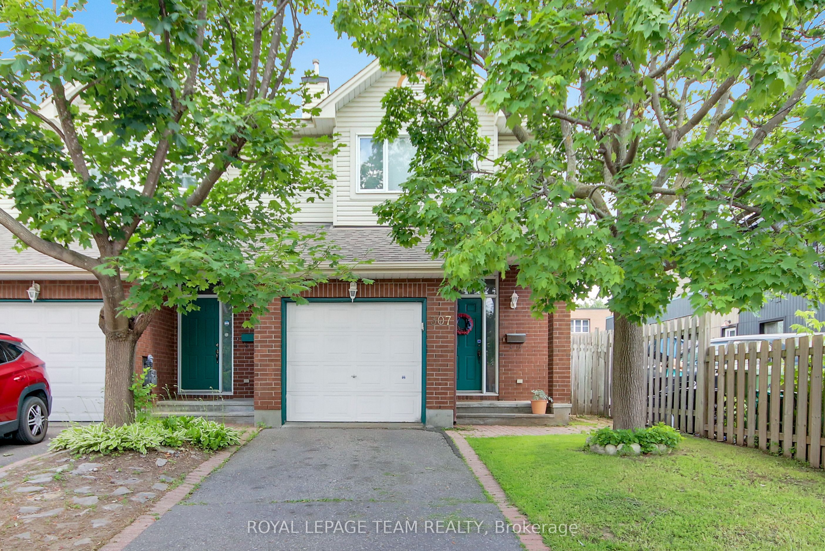 307 Cyr Avenue, Vanier and Kingsview Park, ON K1L 7N6