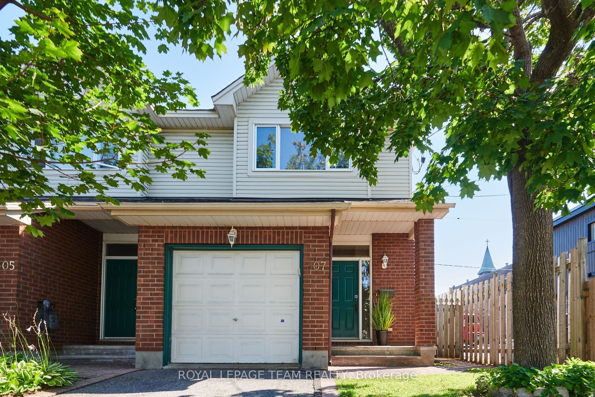 307 Cyr Avenue, Vanier and Kingsview Park, ON K1L 7N6 photo 2