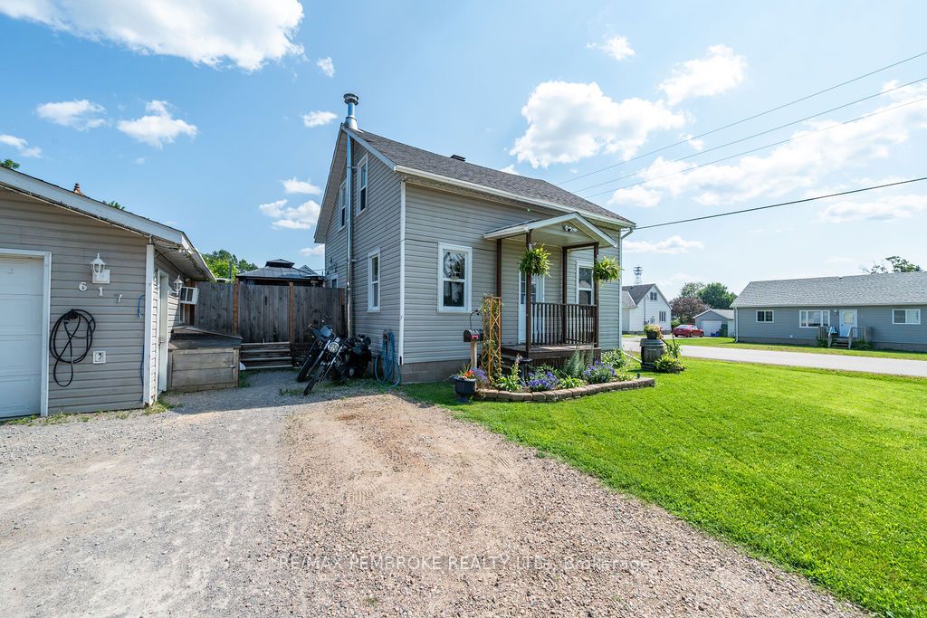 617 Third Avenue S, Laurentian Valley, ON K8A 5H1 photo 3