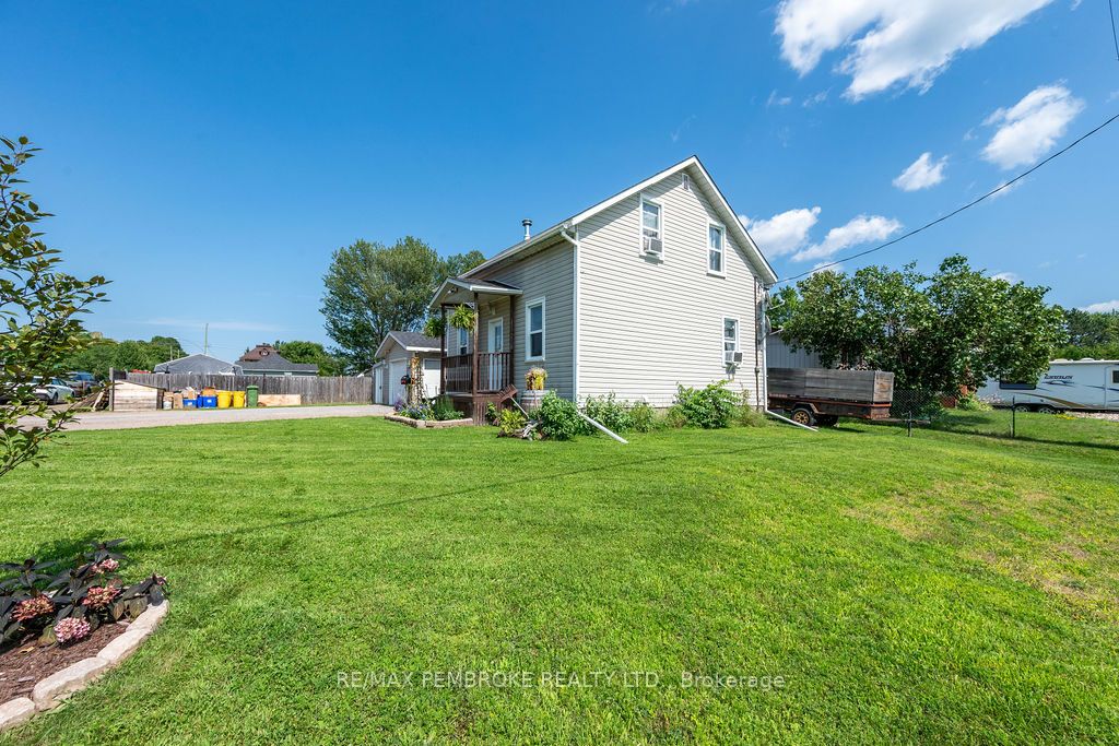 617 Third Avenue S, Laurentian Valley, ON K8A 5H1 photo 5