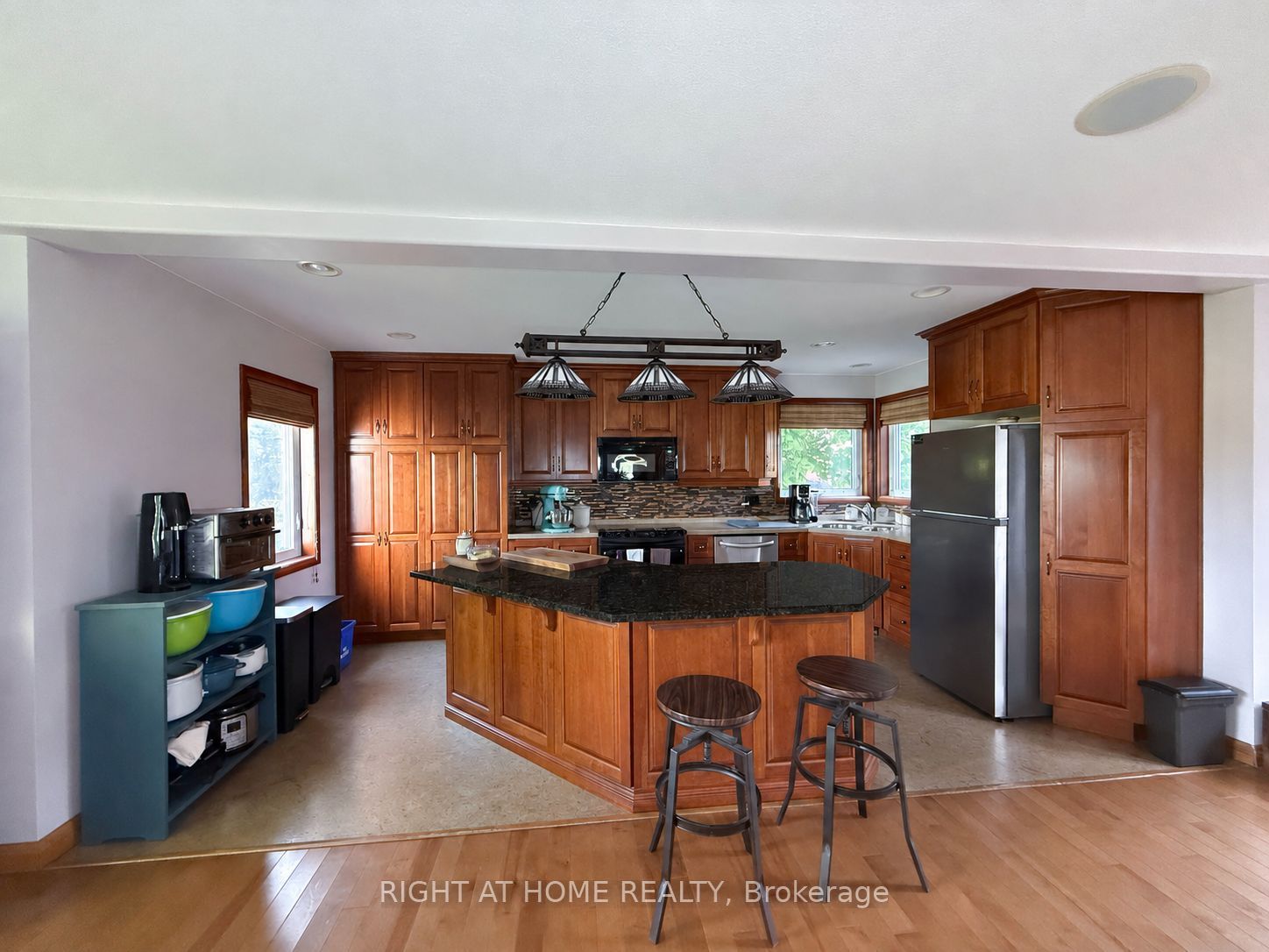 8192 Petrolia Line, Brooke-Alvinston, ON N0N 1A0 photo 4