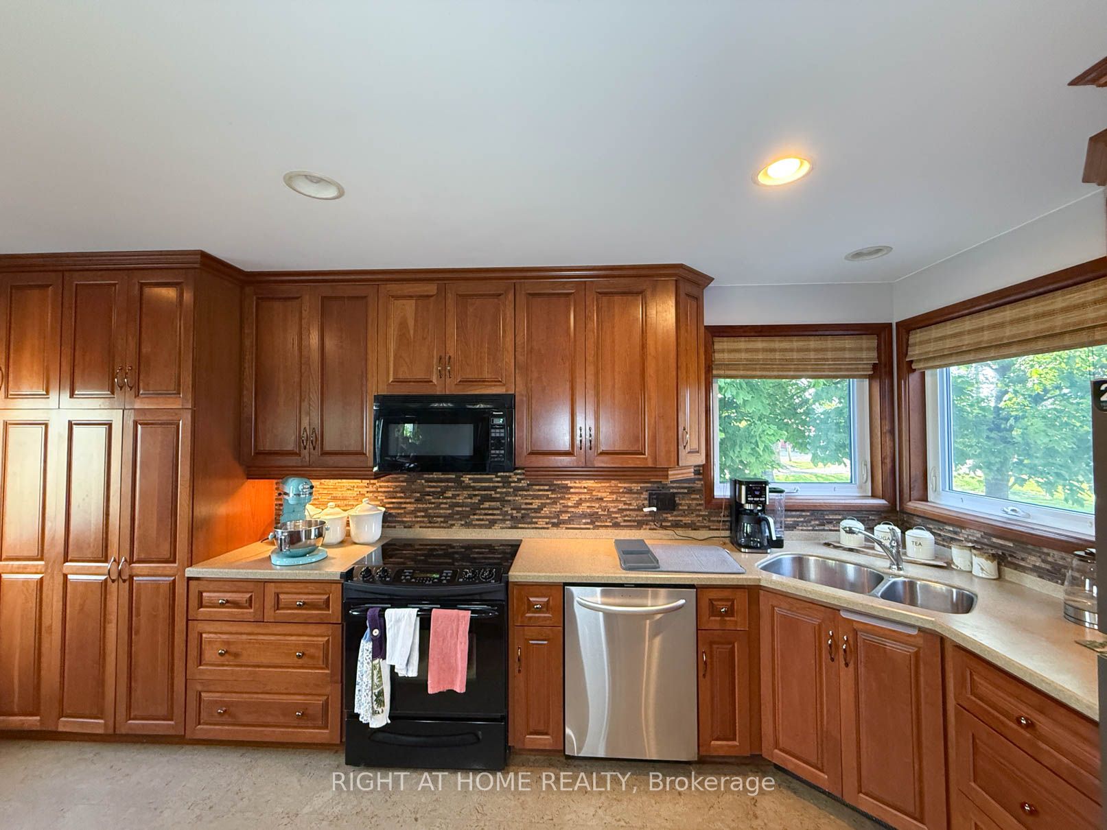 8192 Petrolia Line, Brooke-Alvinston, ON N0N 1A0 photo 5