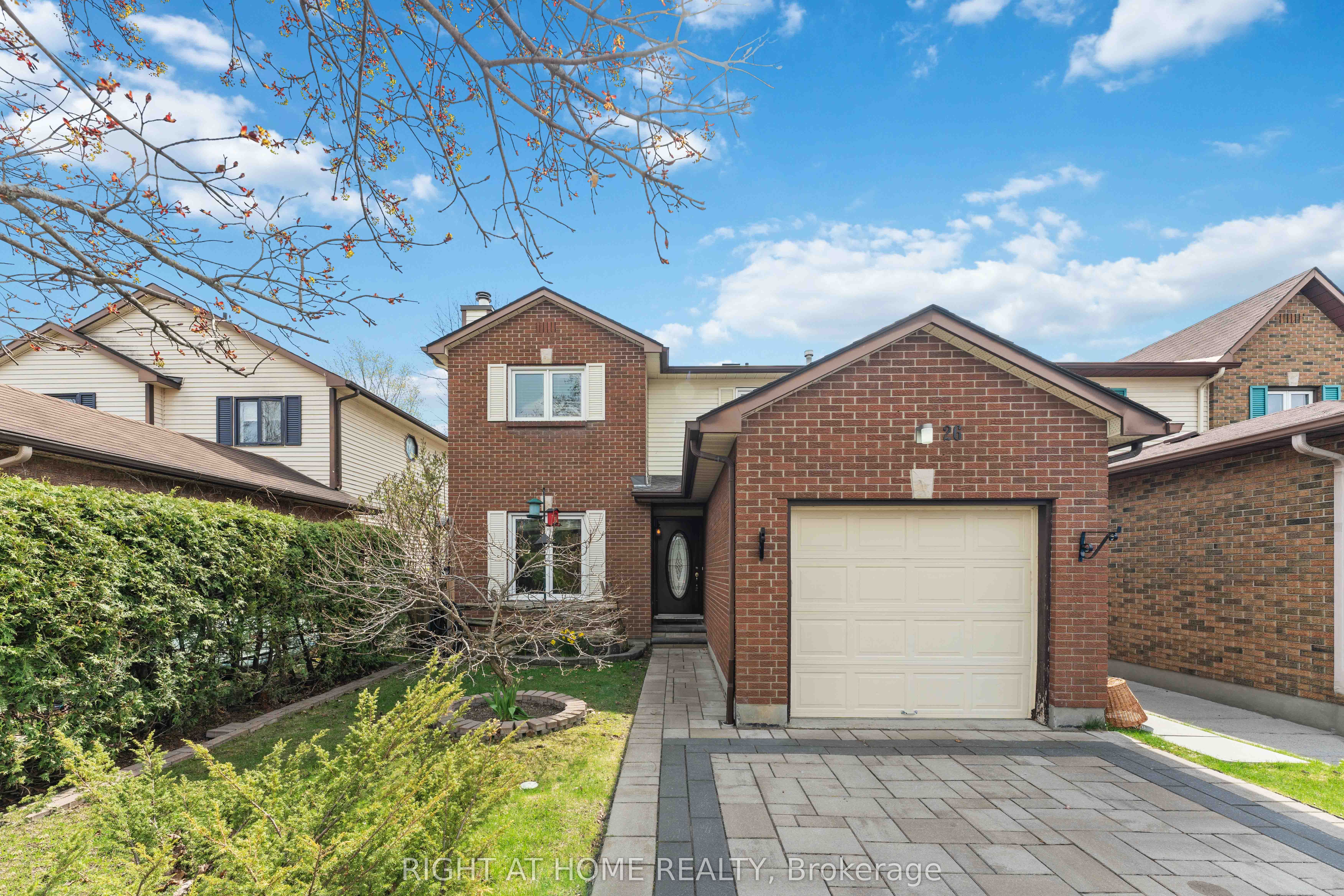 26 Denham Way, Stittsville - Munster - Richmond, ON K2S 1H5