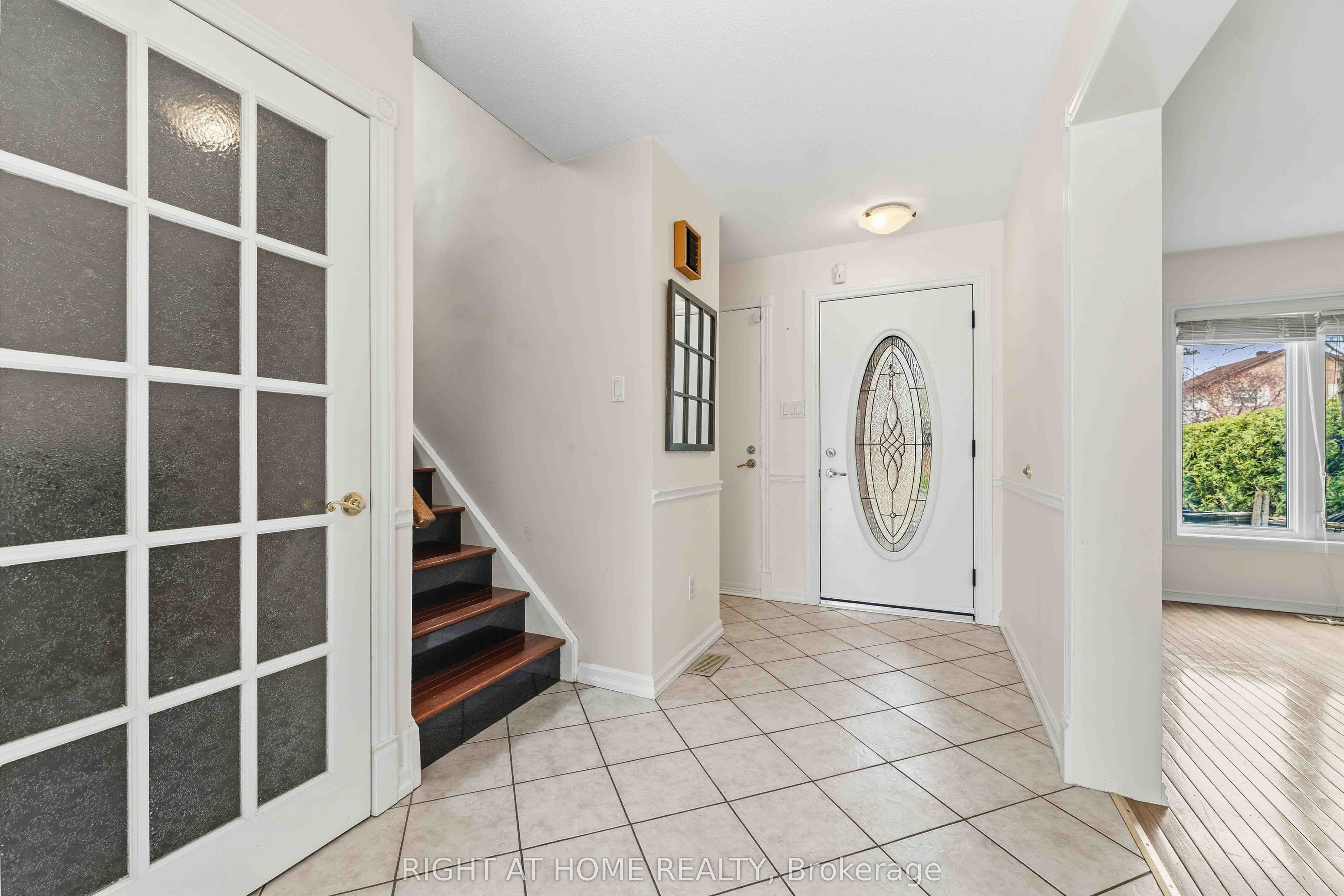 26 Denham Way, Stittsville - Munster - Richmond, ON K2S 1H5 photo 3