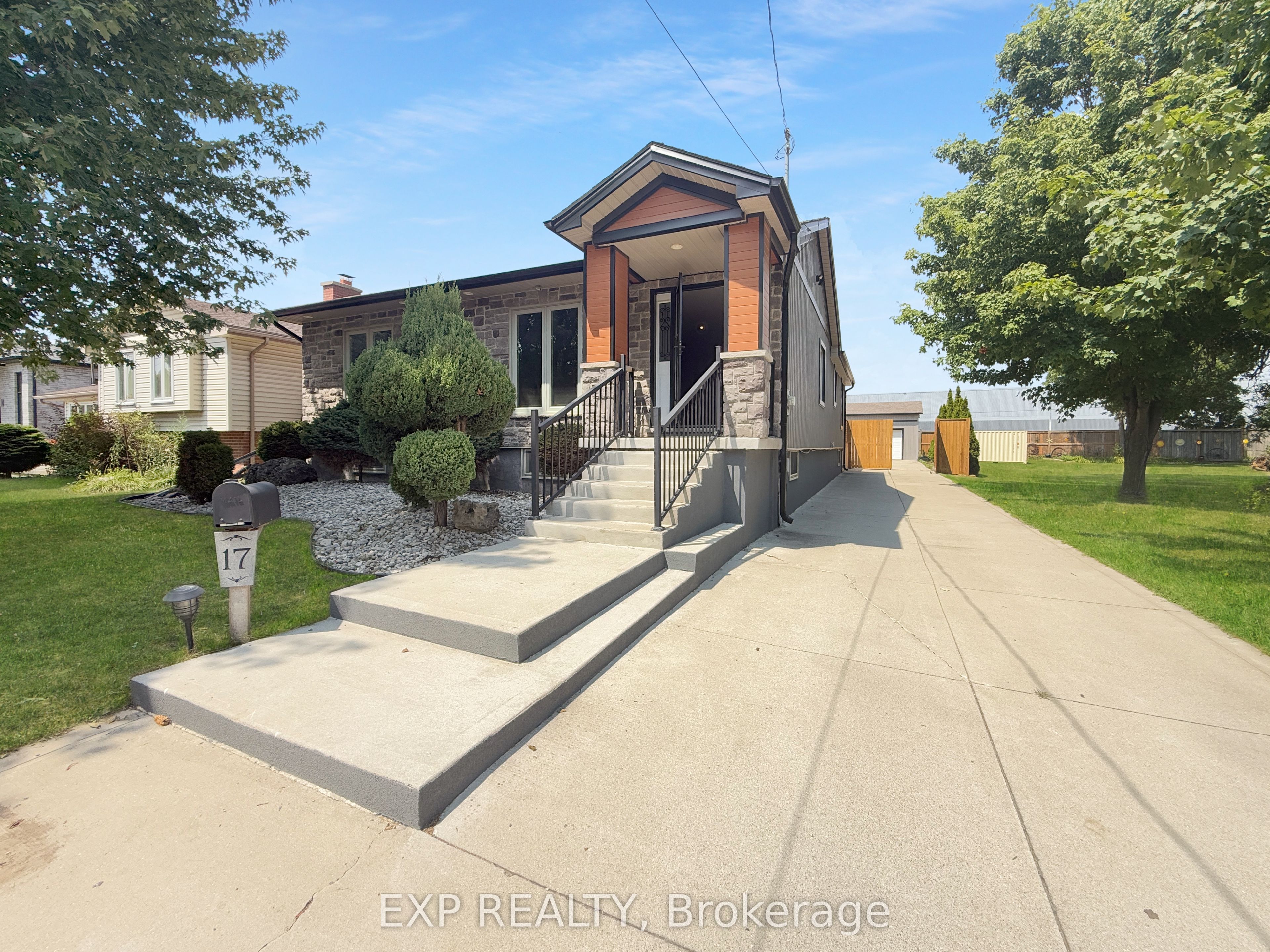 17 Greenfield Court, London South, ON N6E 1K9