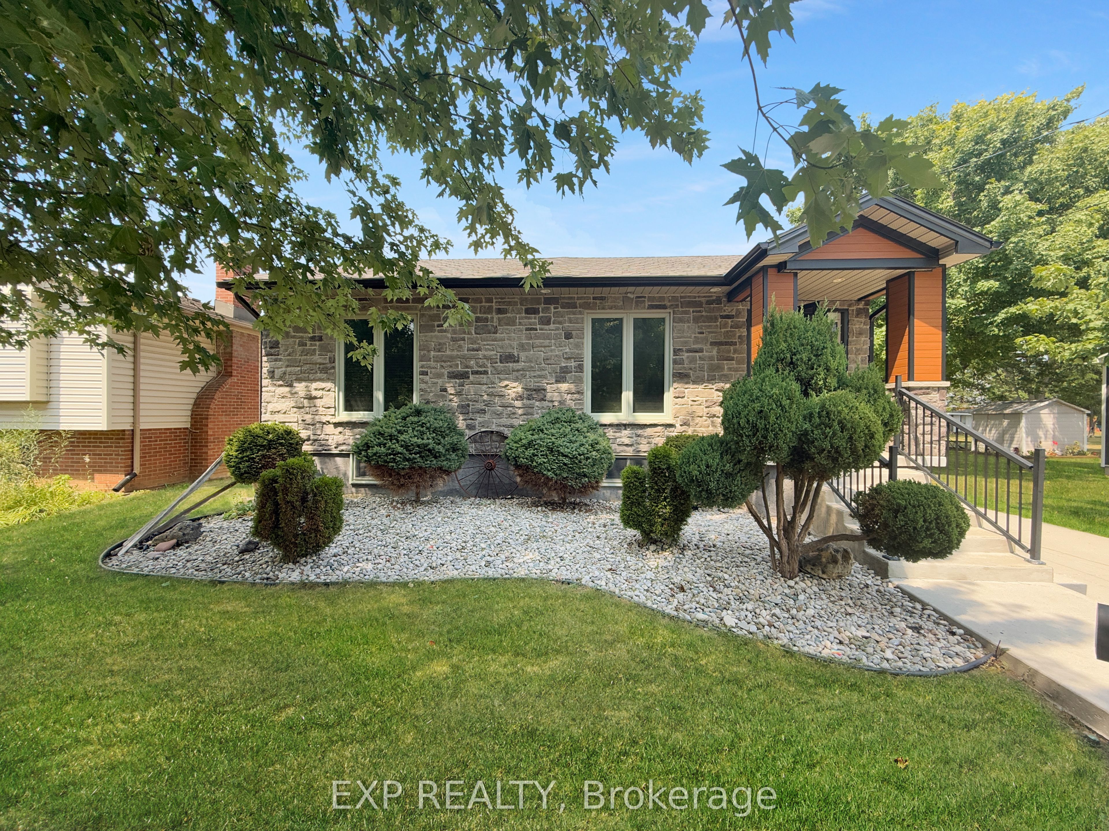 17 Greenfield Court, London South, ON N6E 1K9 photo 2