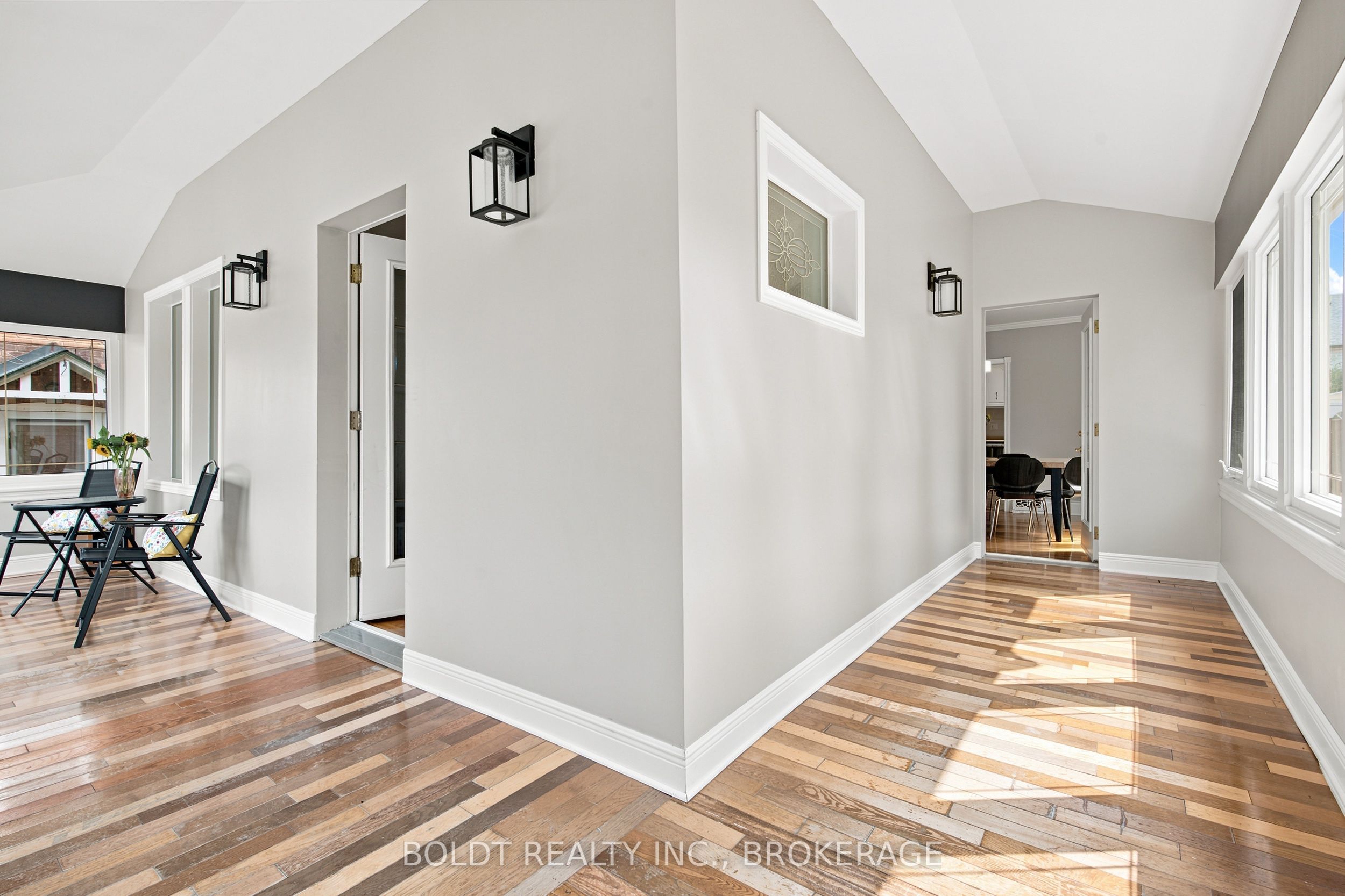42 Thomas Street, St. Catharines, ON L2R 6L9 photo 3