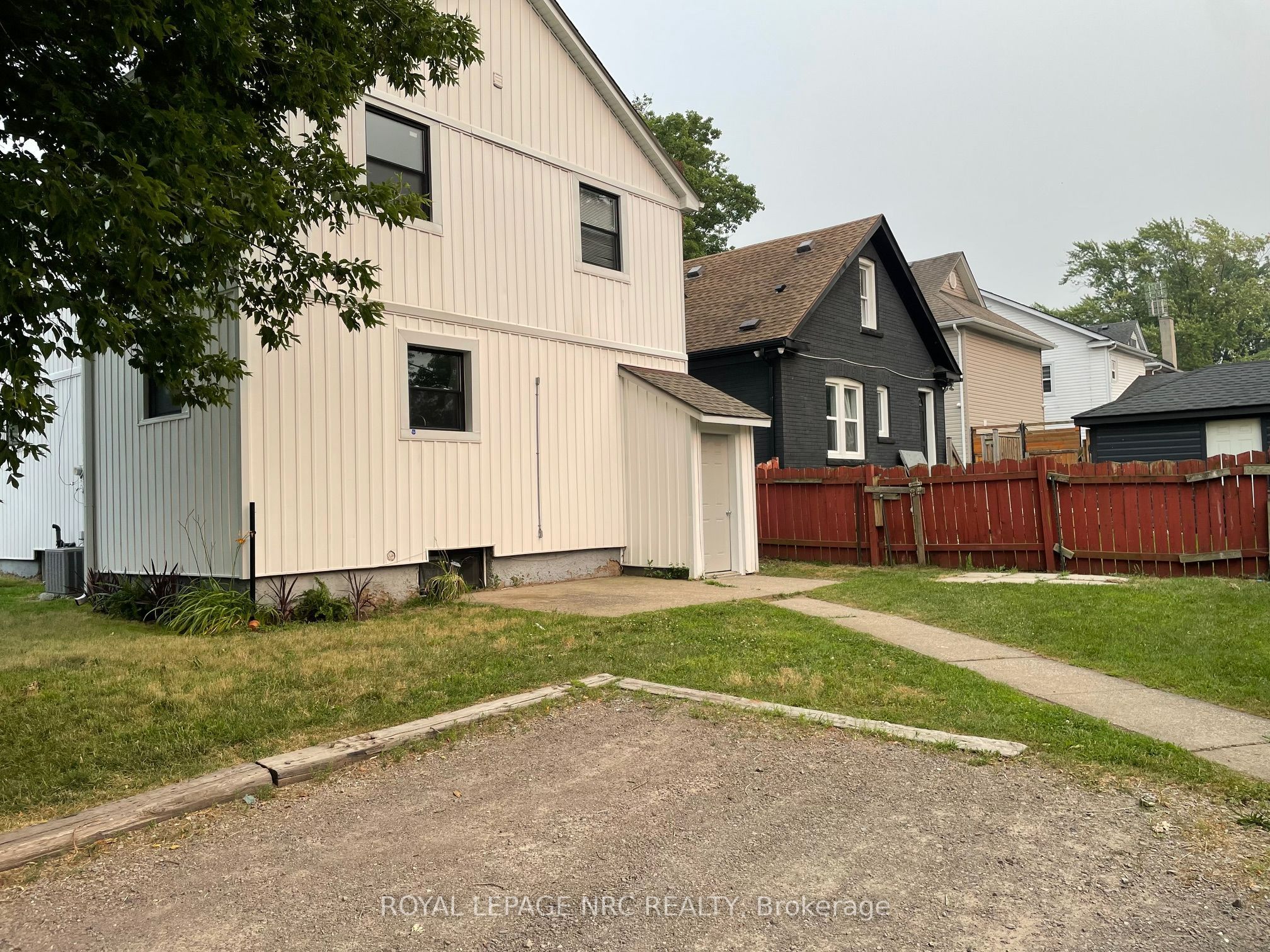 5751 Leonard Avenue, Niagara Falls, ON L2G 4R4 photo 2