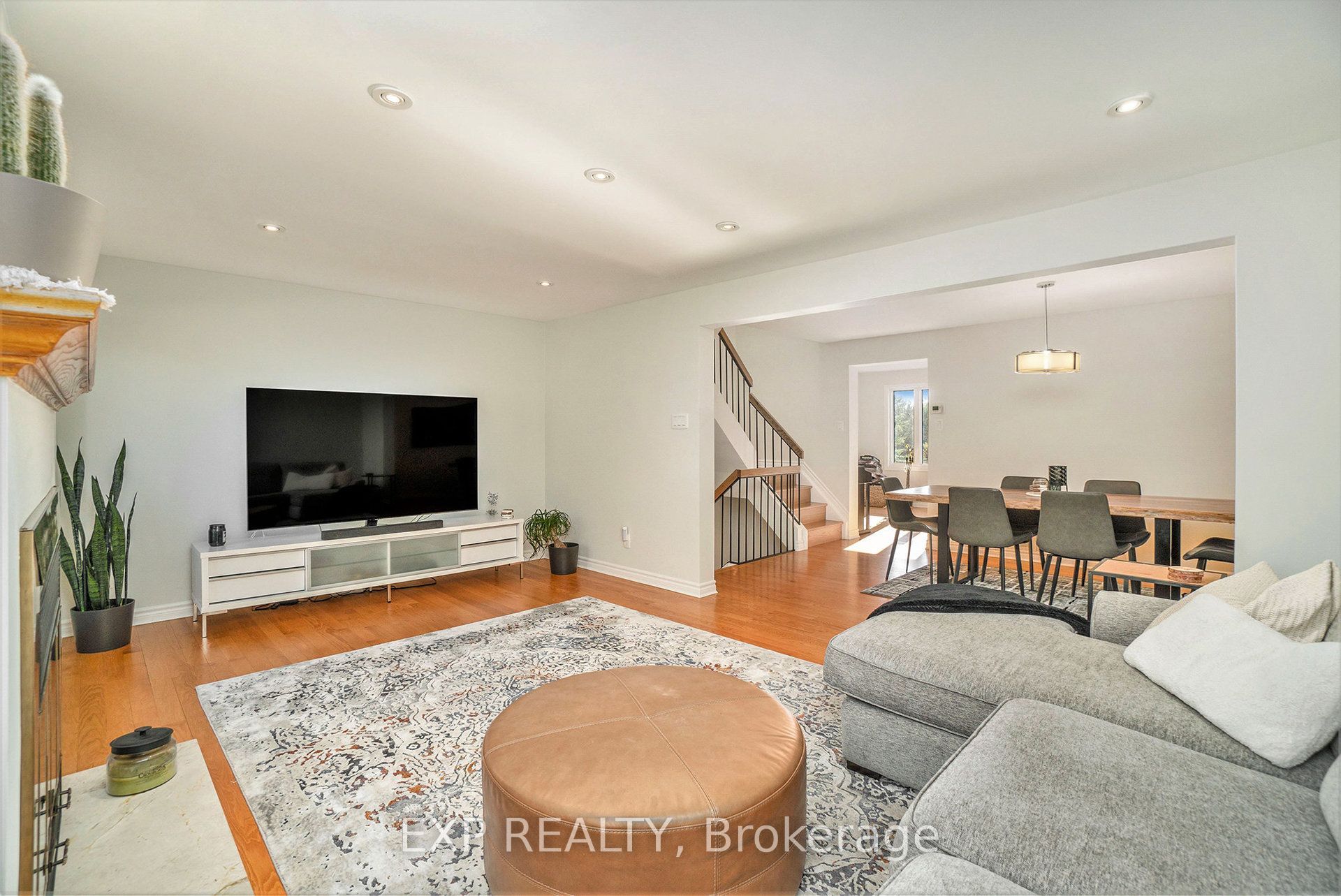 6667 Bilberry Drive, Orleans - Convent Glen and Area, ON K1C 4N5 photo 5