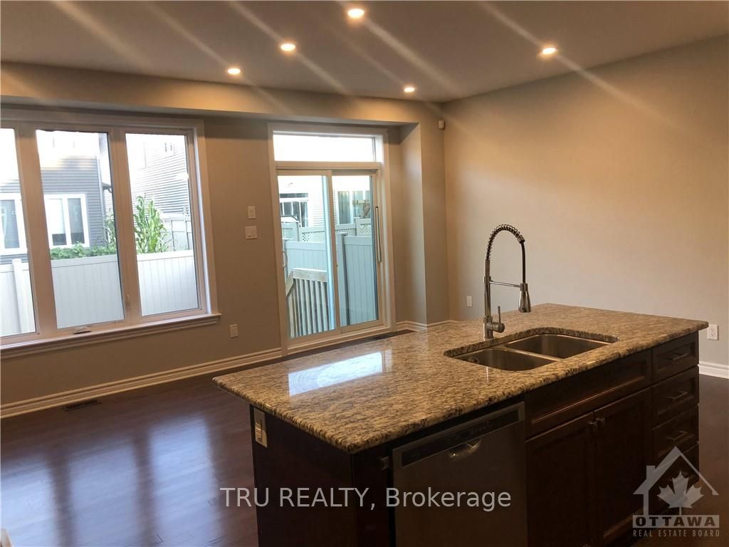 222 FERGUS Crescent, Barrhaven, ON K2J 3L7 photo 4
