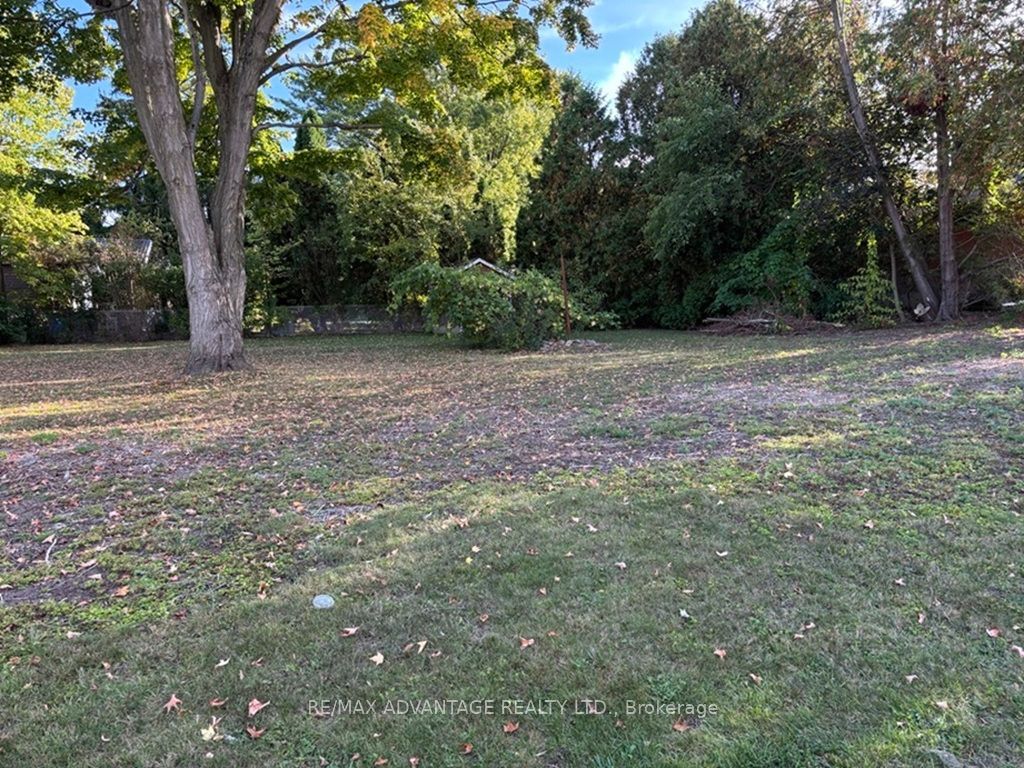 001 Woodbine Street, London South, ON N6K 2P3