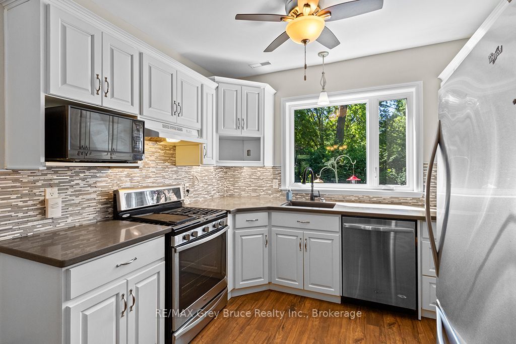 441 Frank Street, South Bruce Peninsula, ON N0H 2T0 photo 2